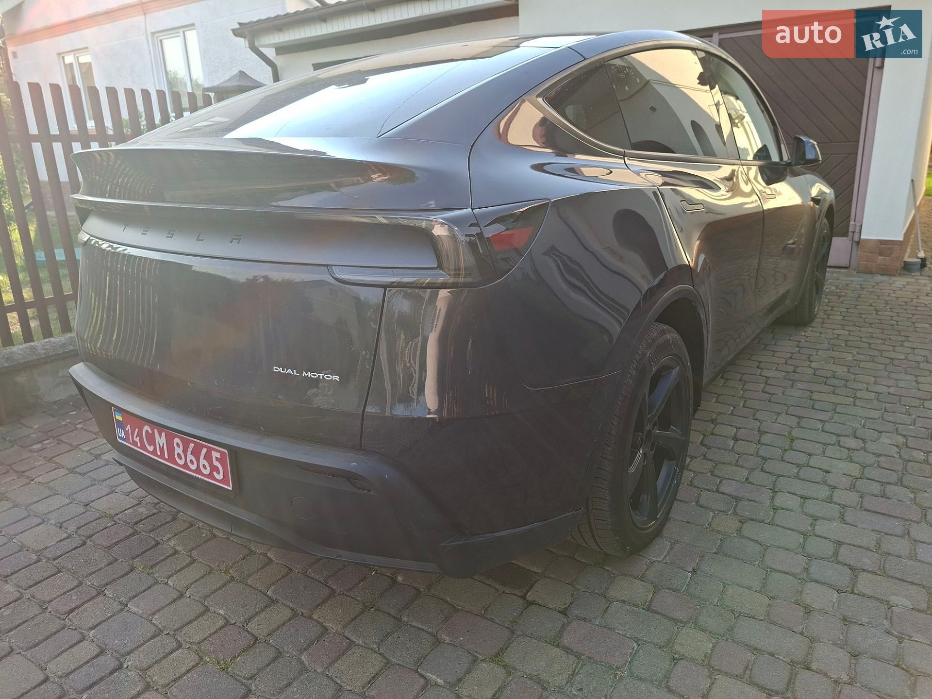 Tesla Model Y 2025 VIN 7SAYGDEE3TF446601 фото оголошення 4 з 18