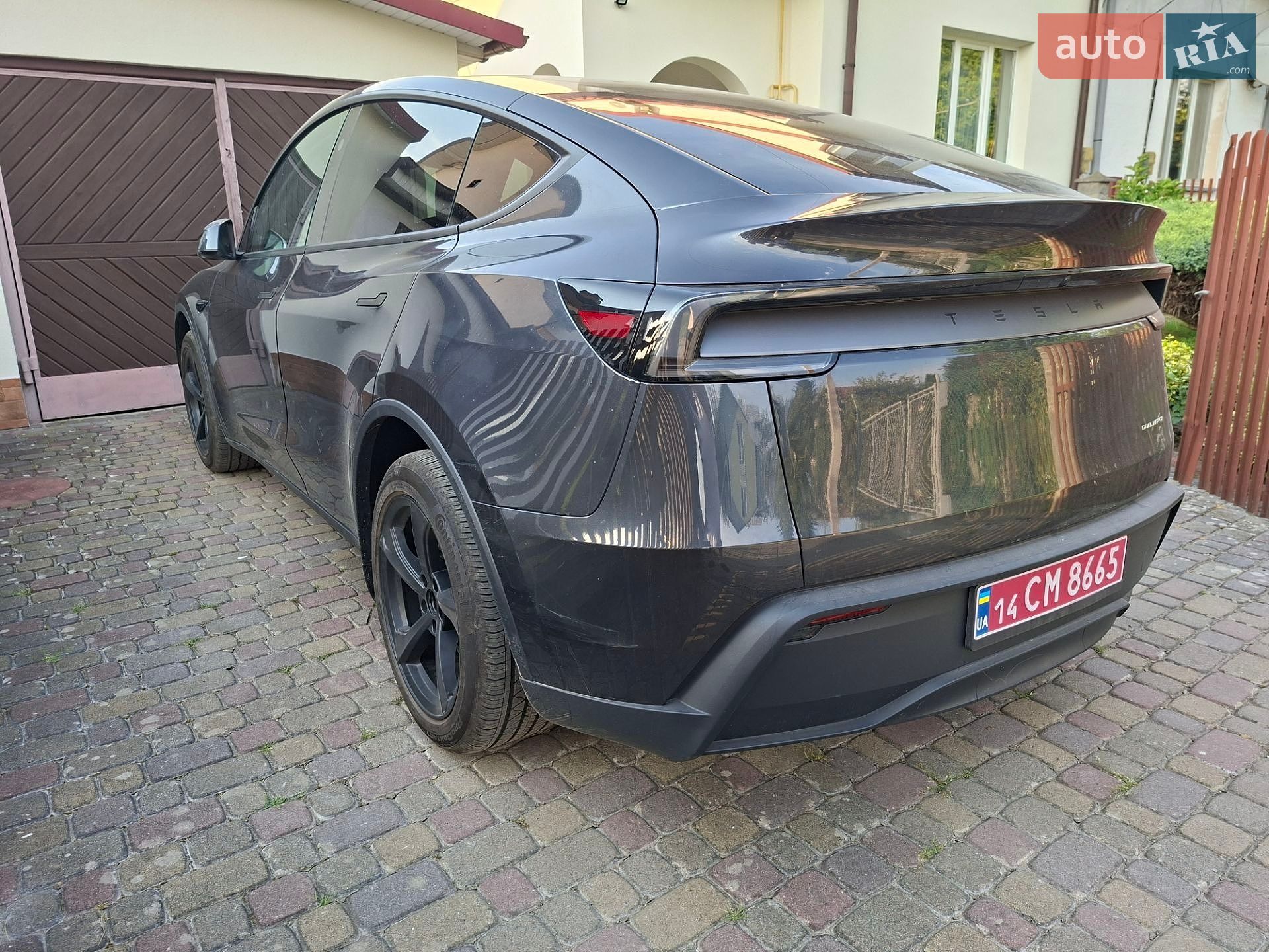 Tesla Model Y 2025 VIN 7SAYGDEE3TF446601 фото оголошення 3 з 18
