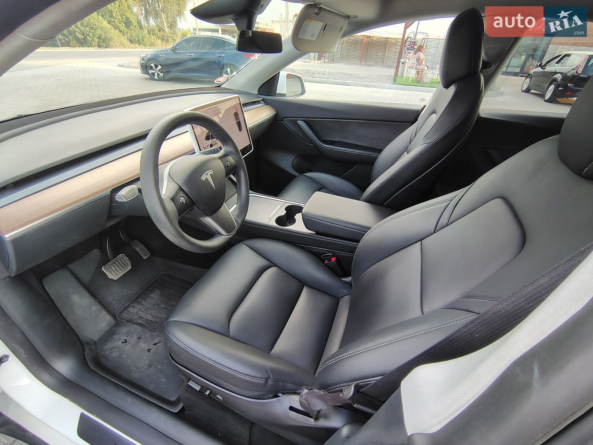 Tesla Model Y 2024 VIN 7SAYGDED9SA342374 фото оголошення 22 з 51