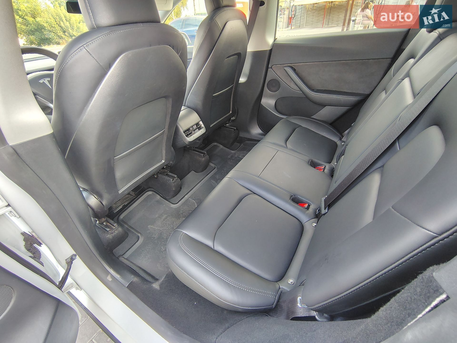 Tesla Model Y 2024 VIN 7SAYGDED9SA342374 фото оголошення 23 з 51