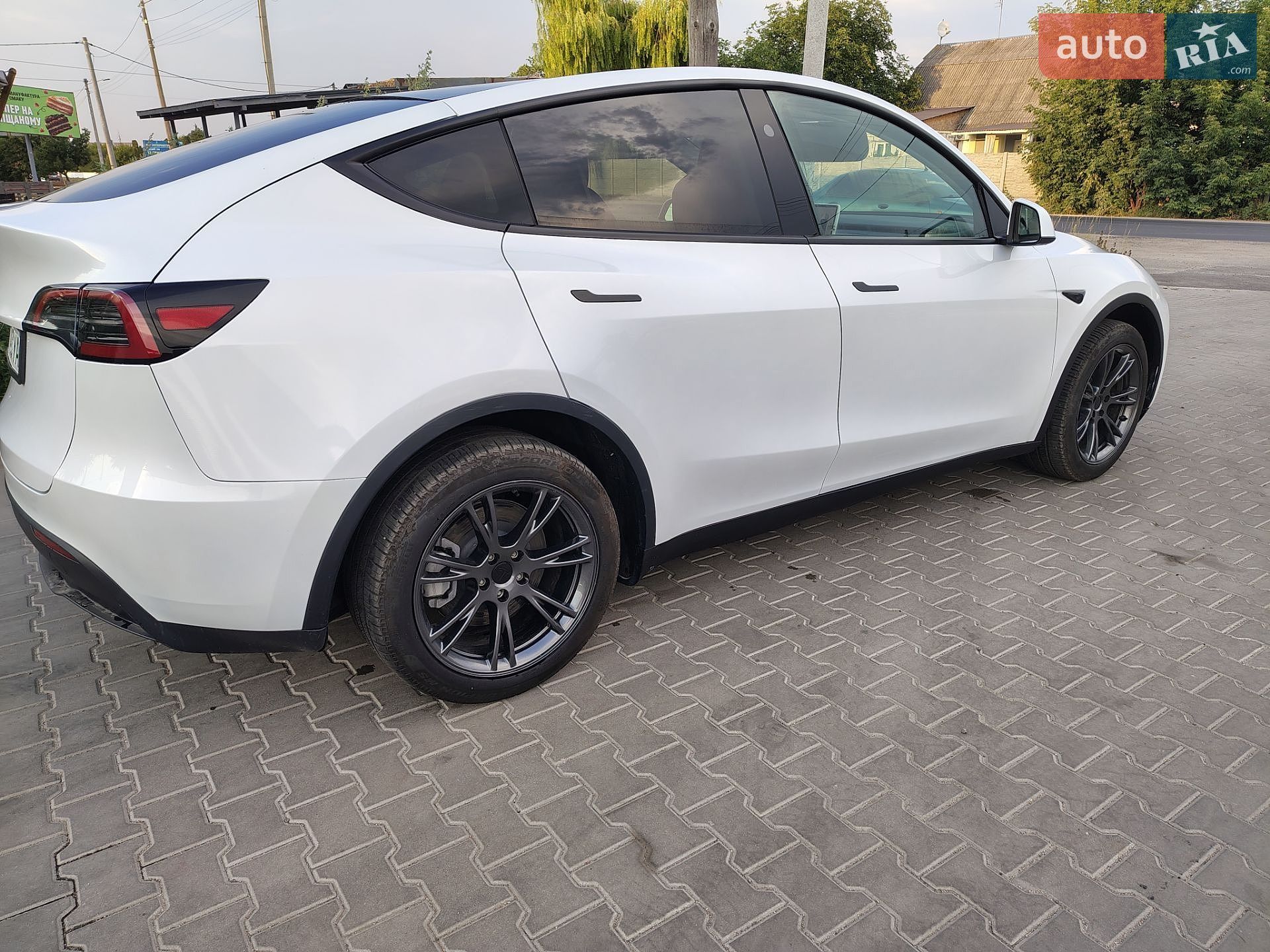 Tesla Model Y 2024 VIN 7SAYGDED9SA342374 фото оголошення 6 з 51