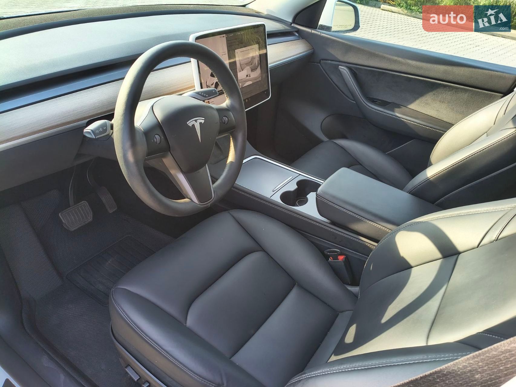 Tesla Model Y 2024 VIN 7SAYGDED9SA342374 фото оголошення 33 з 51