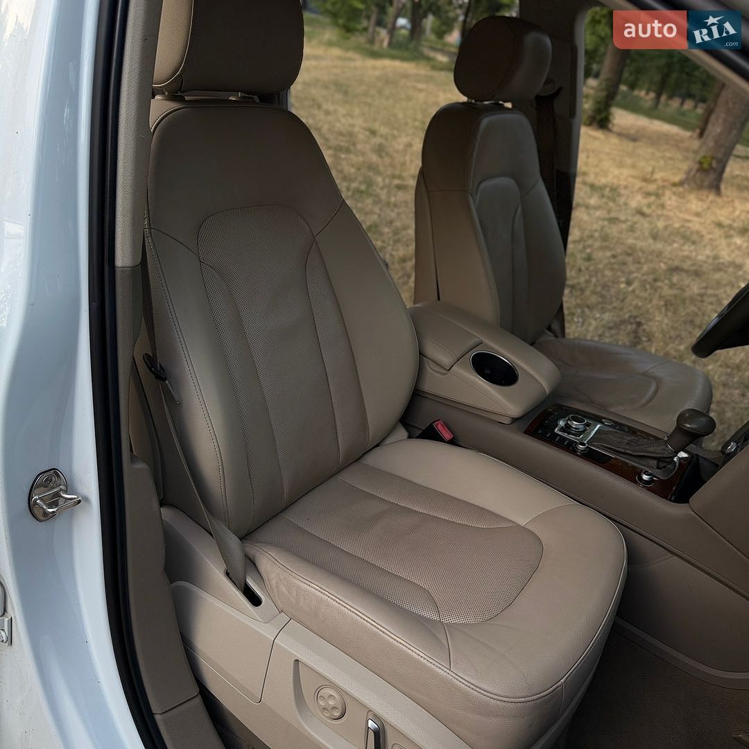 Audi Q7 2013 VIN WA1VMAFE8ED001510 фото оголошення 12 з 26