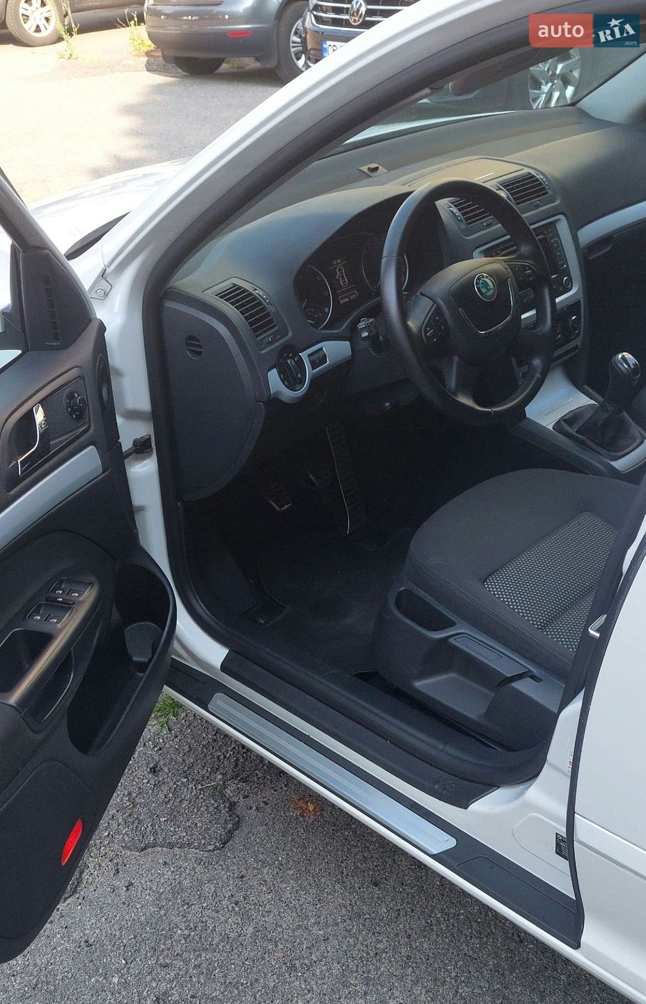 Skoda Octavia 2011 VIN TMBKK61Z8C2007533 фото оголошення 28 з 49