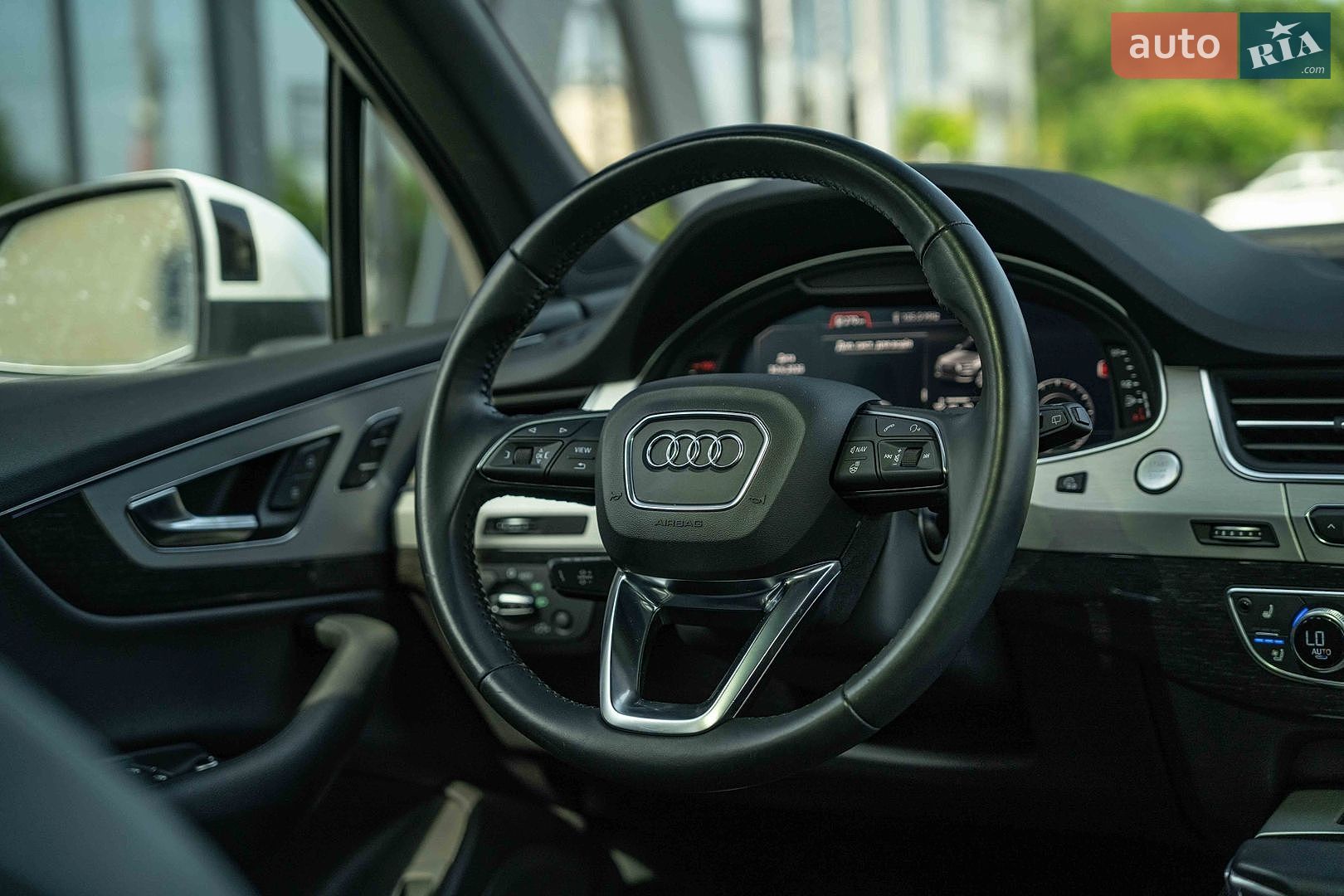 Audi Q7 2018 VIN WA1WAAF78JD001029 фото оголошення 5 з 22
