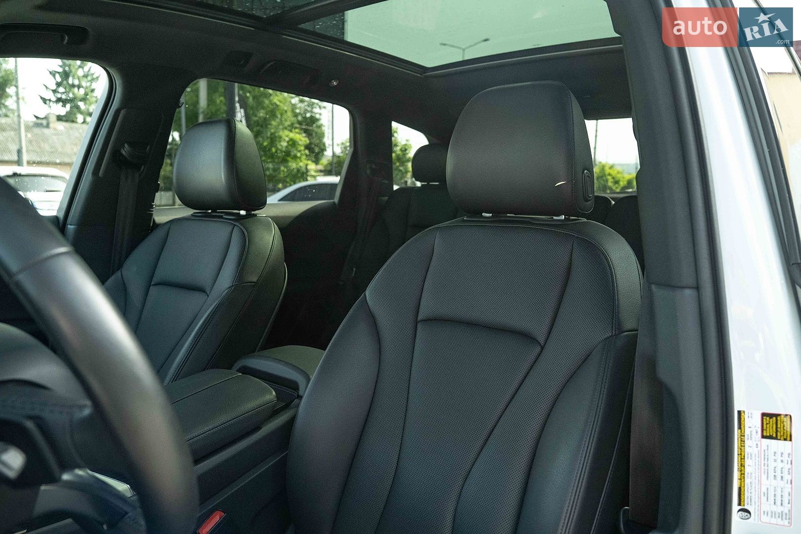 Audi Q7 2018 VIN WA1WAAF78JD001029 фото оголошення 9 з 22