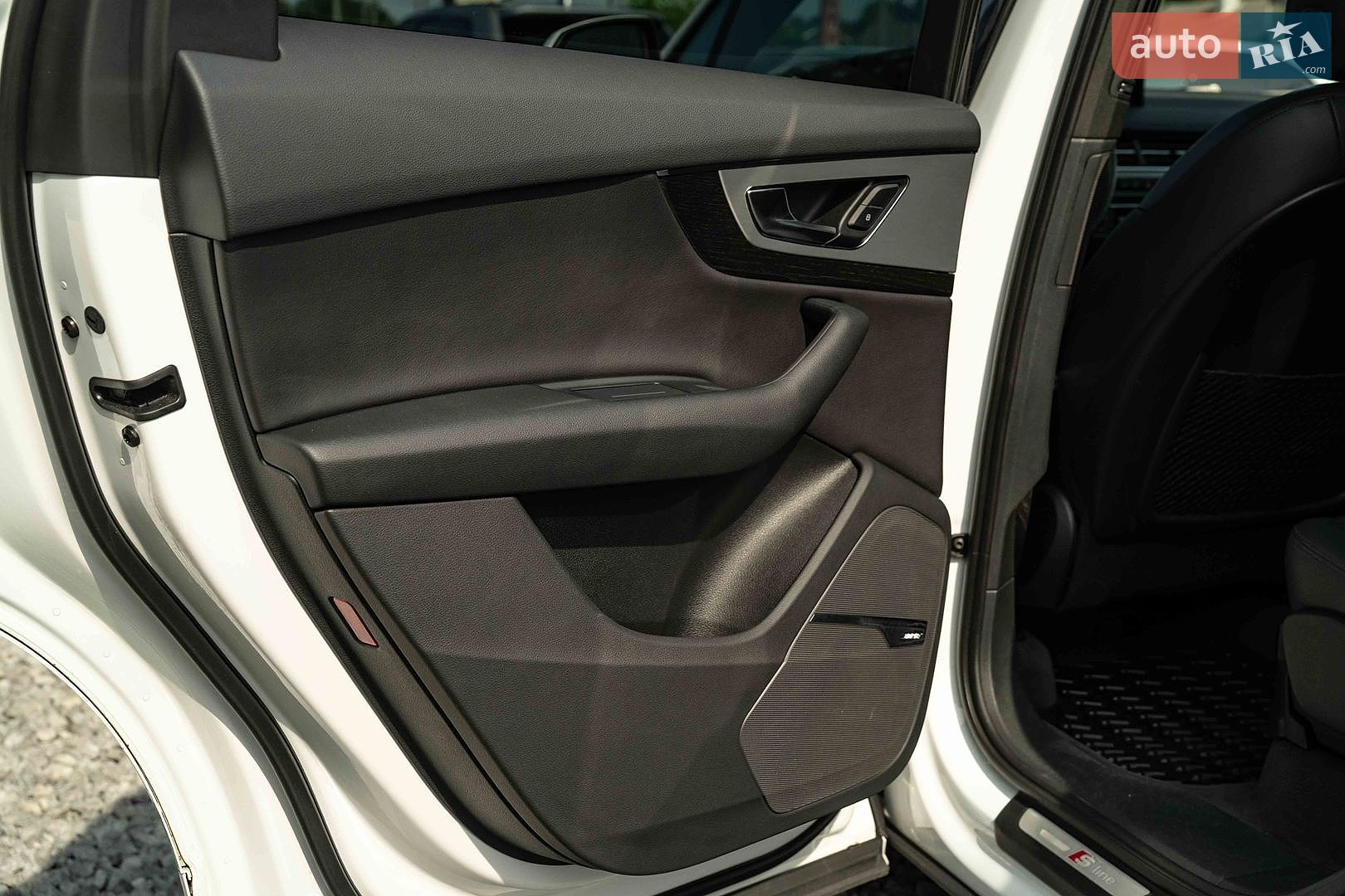 Audi Q7 2018 VIN WA1WAAF78JD001029 фото оголошення 13 з 22