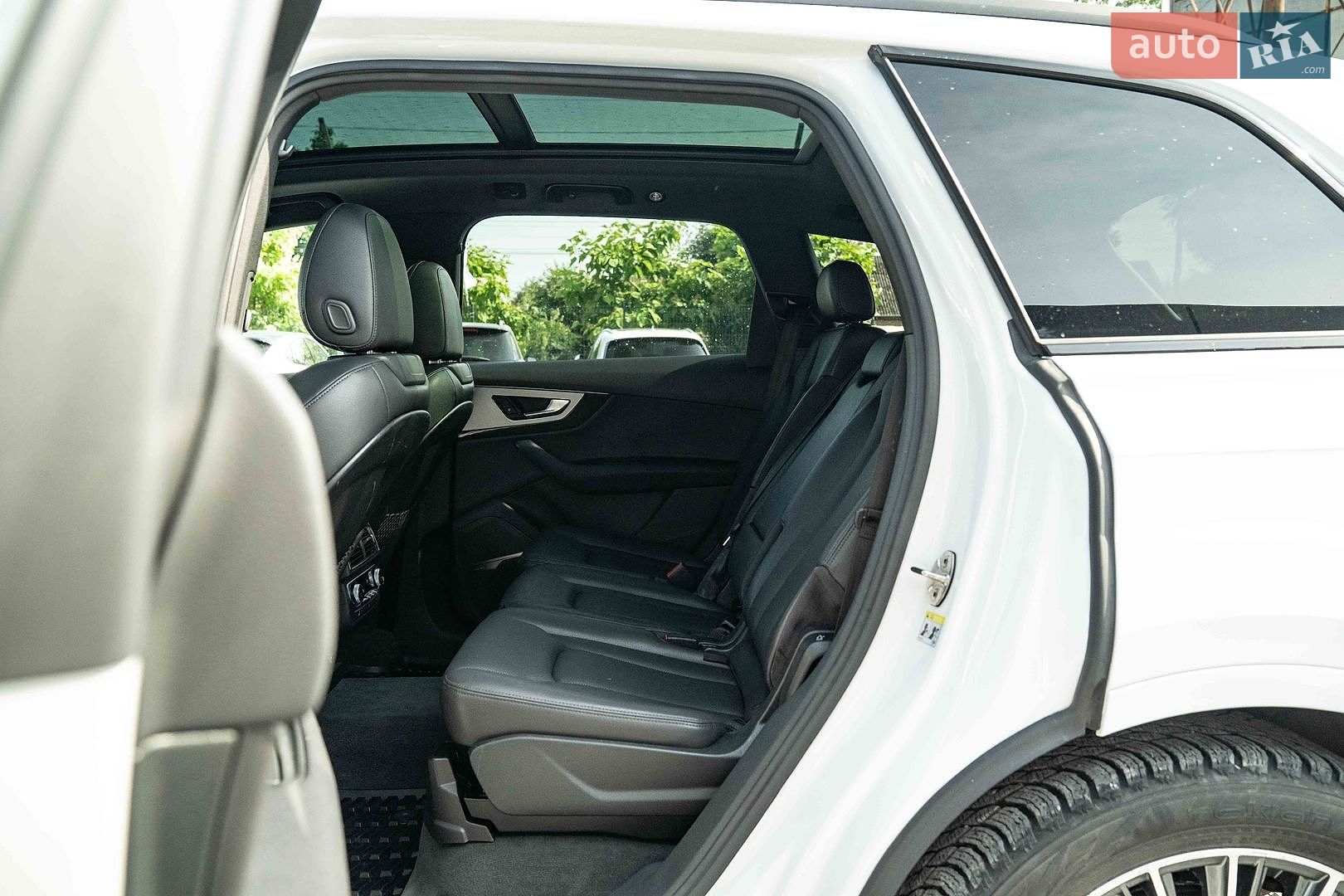 Audi Q7 2018 VIN WA1WAAF78JD001029 фото оголошення 8 з 22