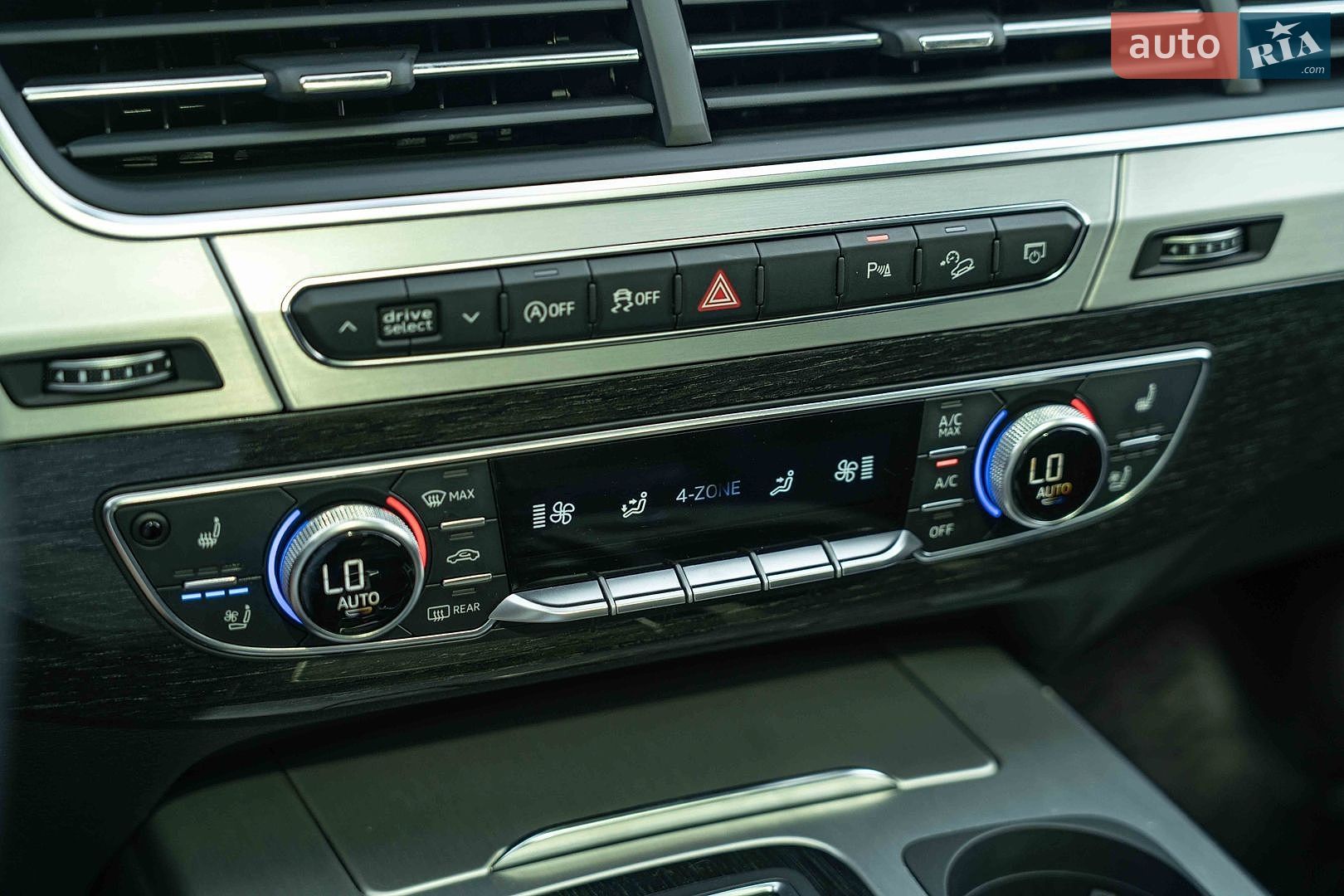 Audi Q7 2018 VIN WA1WAAF78JD001029 фото оголошення 10 з 22