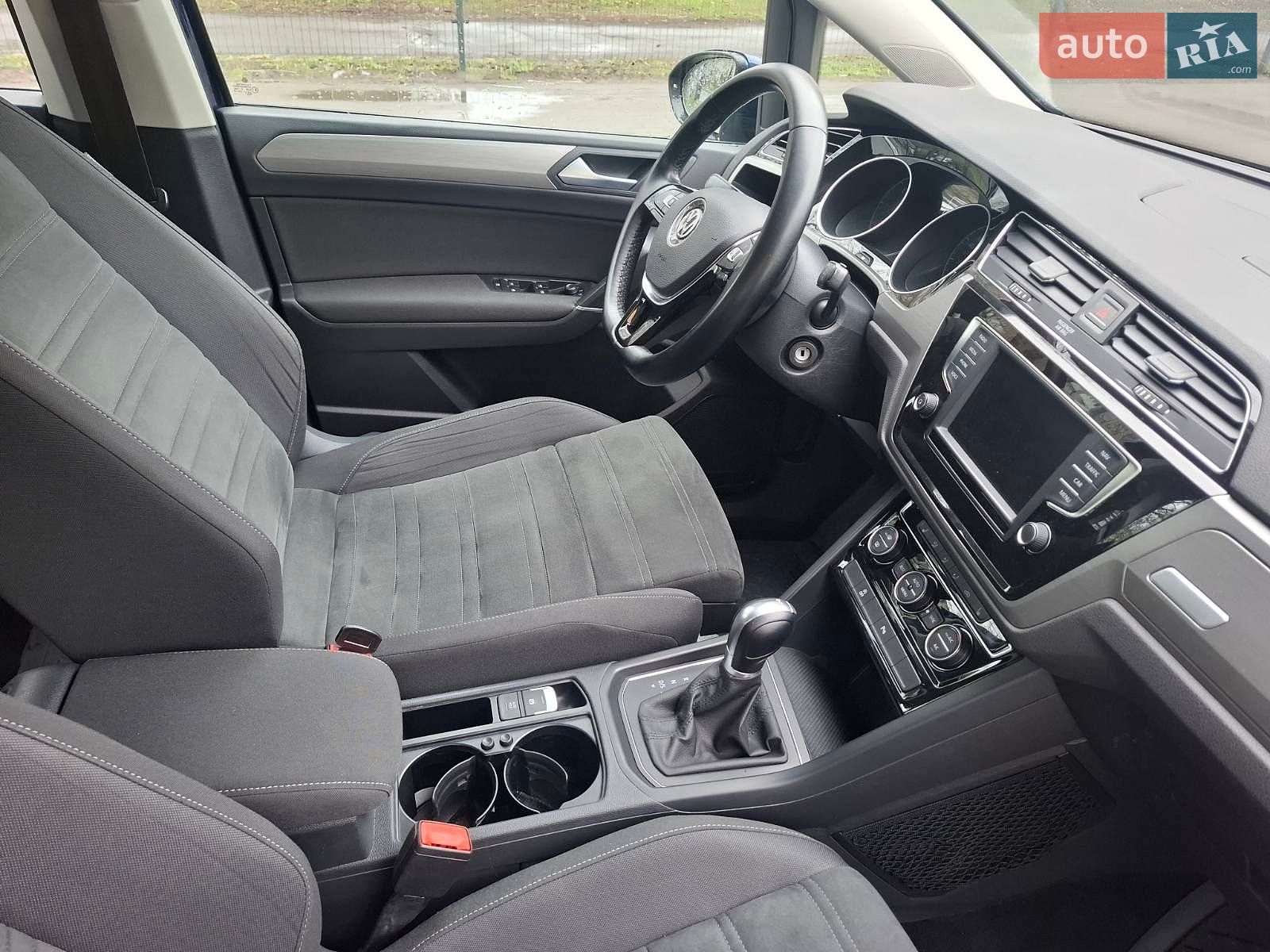 Volkswagen Touran 2017 VIN WVGZZZ1TZHW088182 фото оголошення 4 з 34