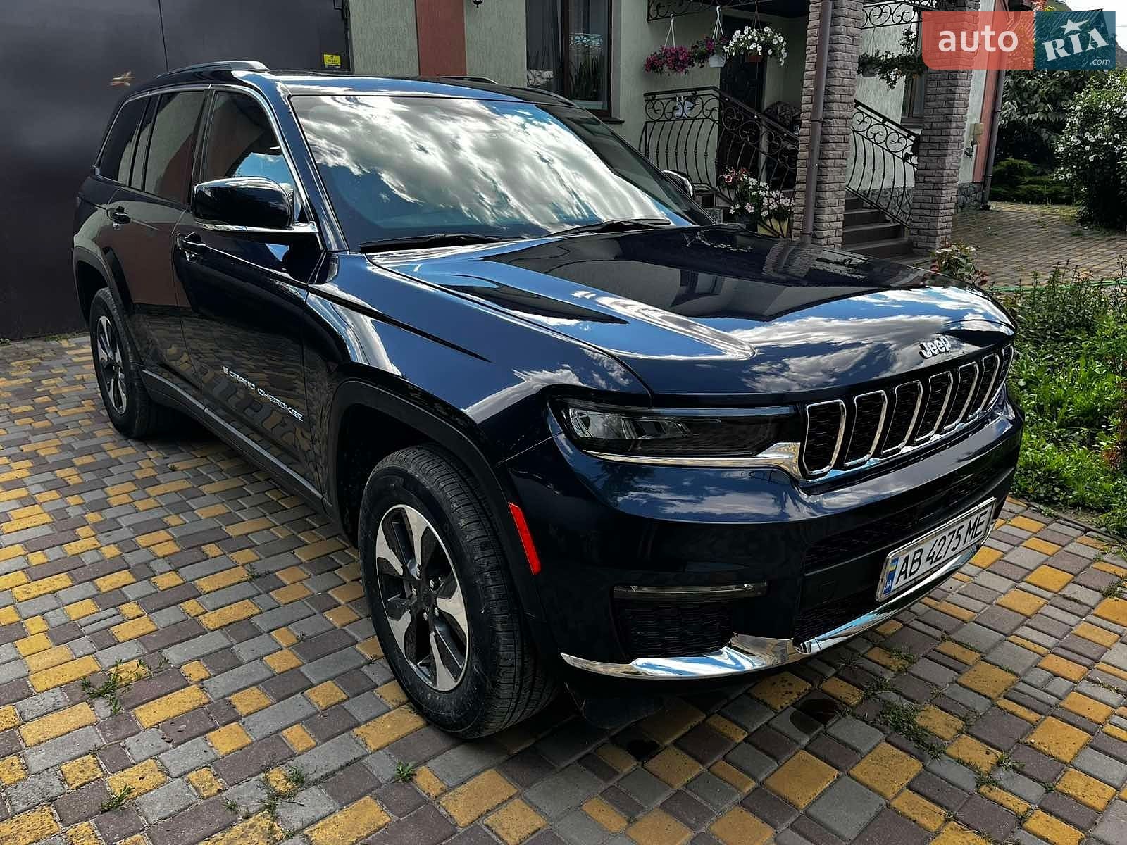 Jeep Grand Cherokee 2022 VIN 1C4RJYB67N8747883 фото оголошення 2 з 26
