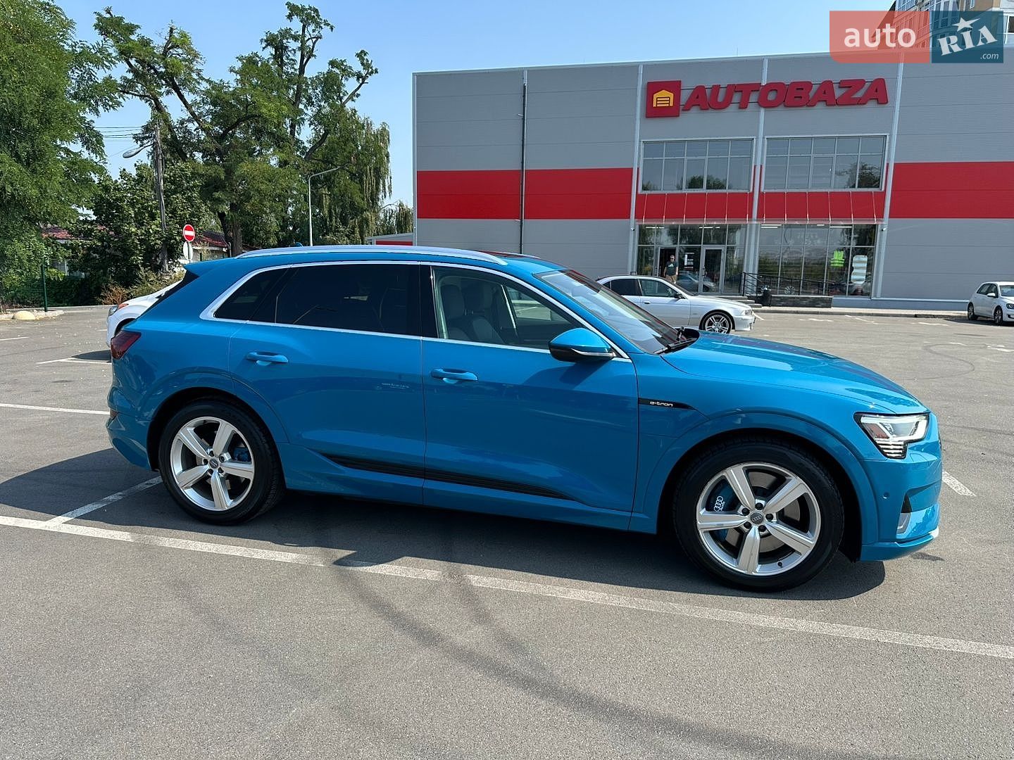 Audi e-tron 2019 VIN WA1LAAGEXKB009663 фото оголошення 3 з 18