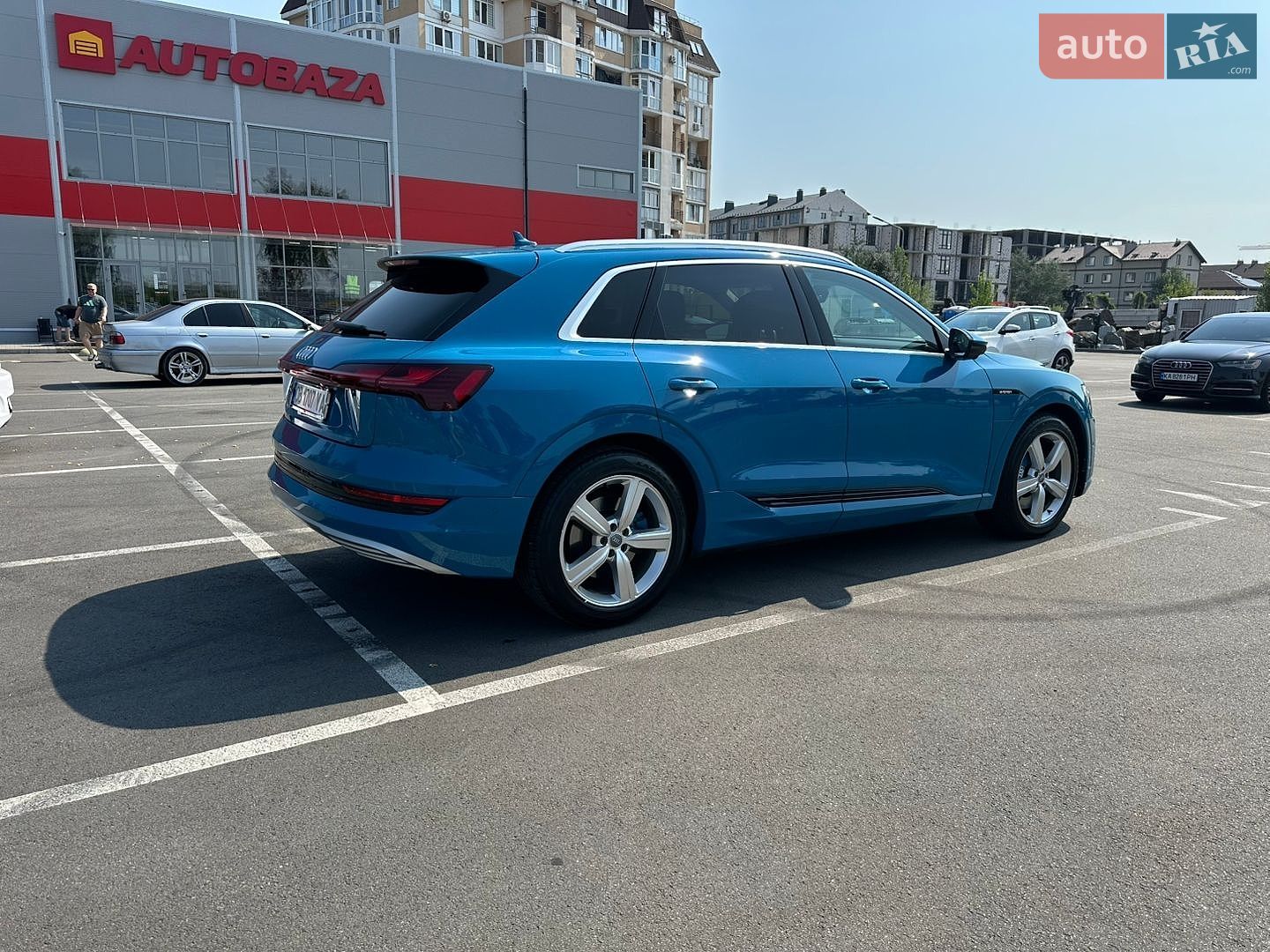 Audi e-tron 2019 VIN WA1LAAGEXKB009663 фото оголошення 7 з 18