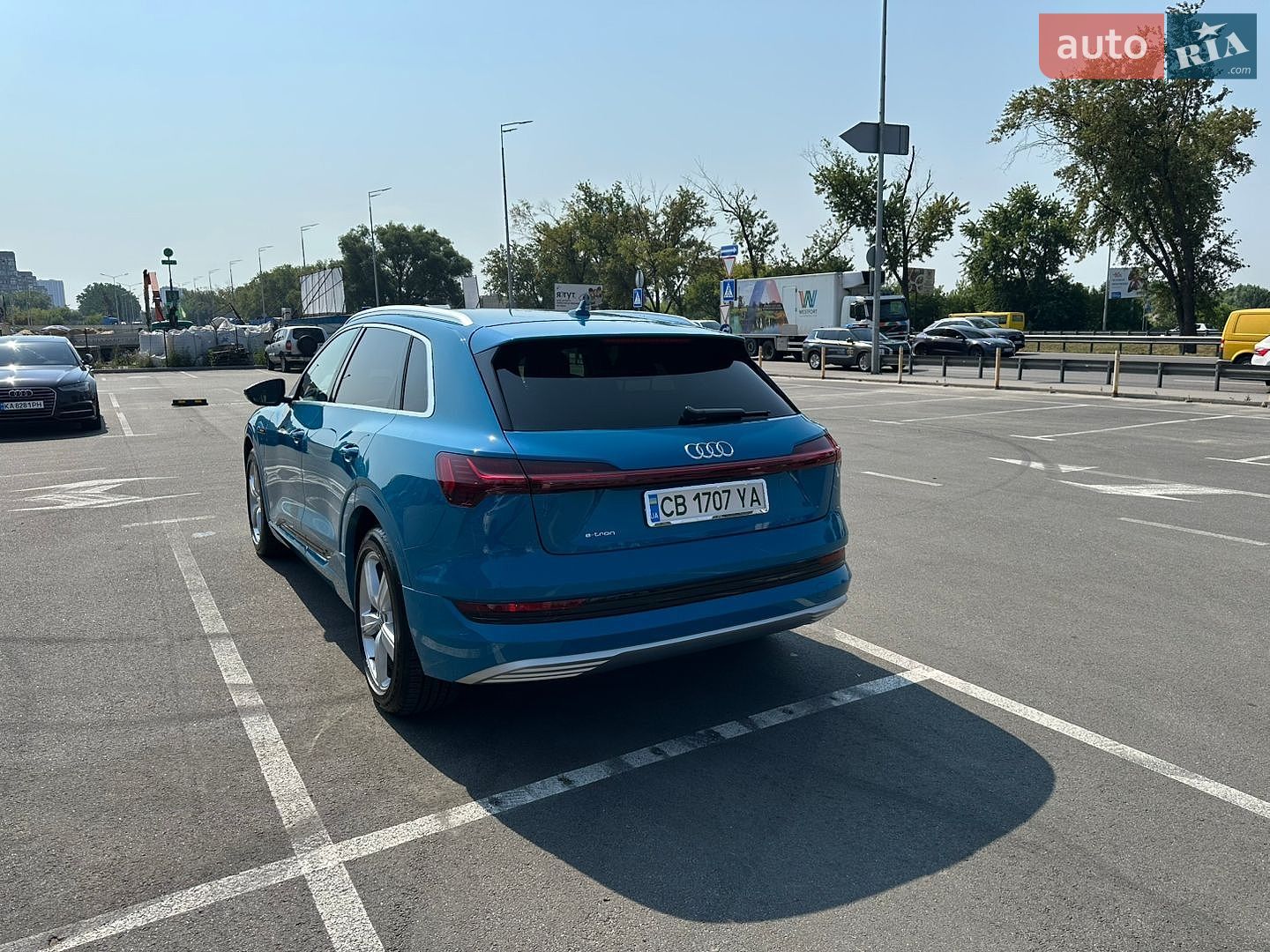 Audi e-tron 2019 VIN WA1LAAGEXKB009663 фото оголошення 8 з 18