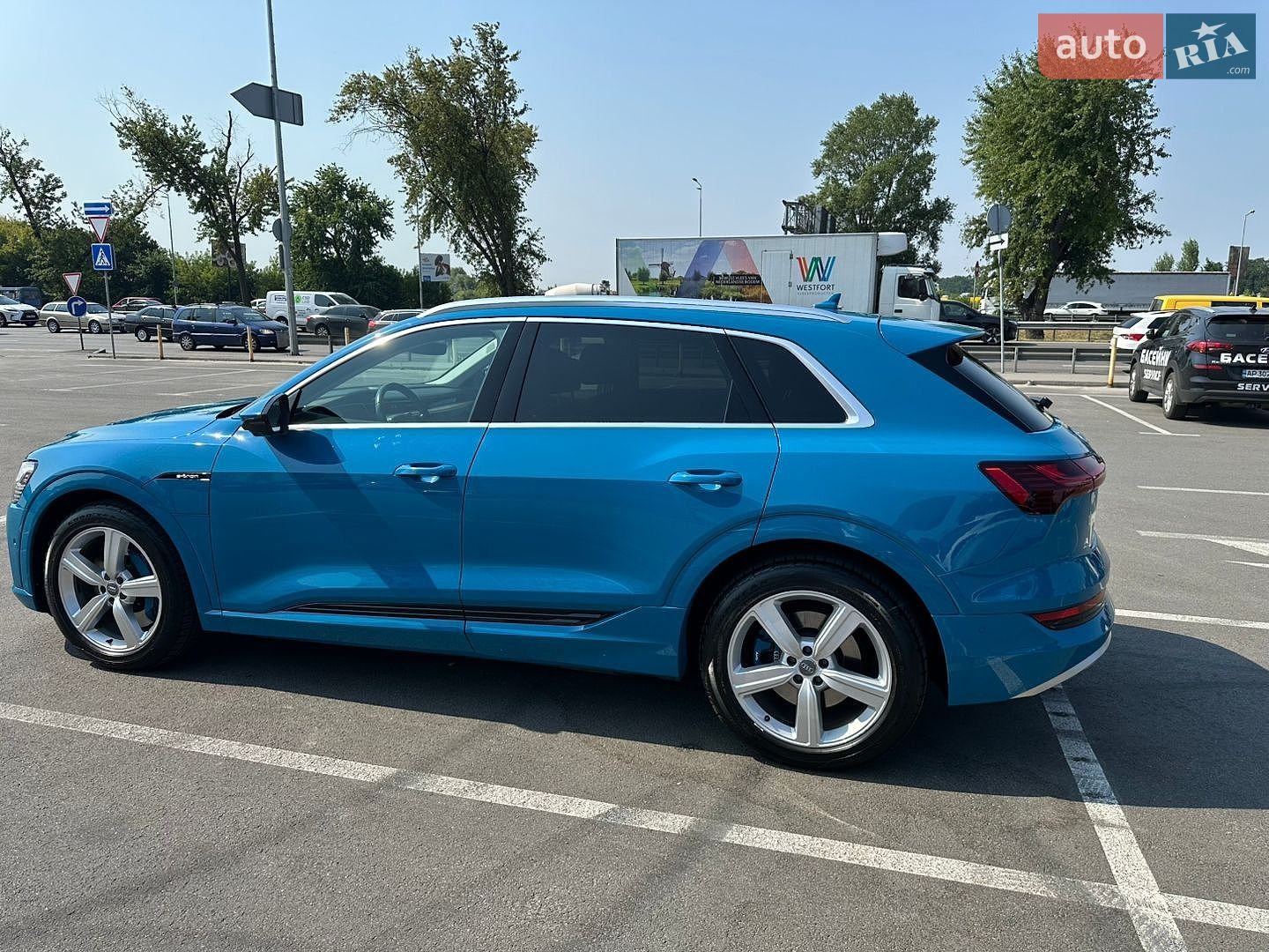Audi e-tron 2019 VIN WA1LAAGEXKB009663 фото оголошення 4 з 18