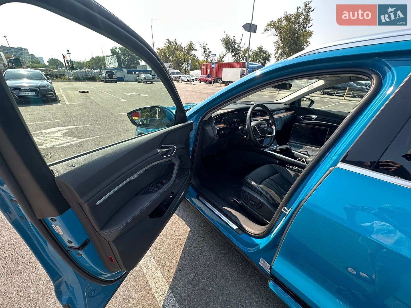 Audi e-tron 2019 VIN WA1LAAGEXKB009663 фото оголошення 12 з 18