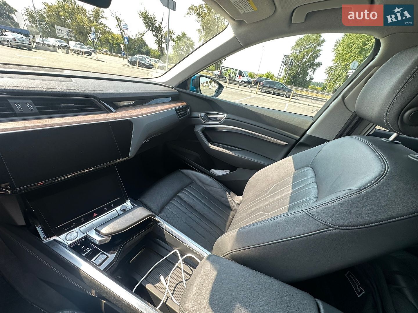 Audi e-tron 2019 VIN WA1LAAGEXKB009663 фото оголошення 13 з 18