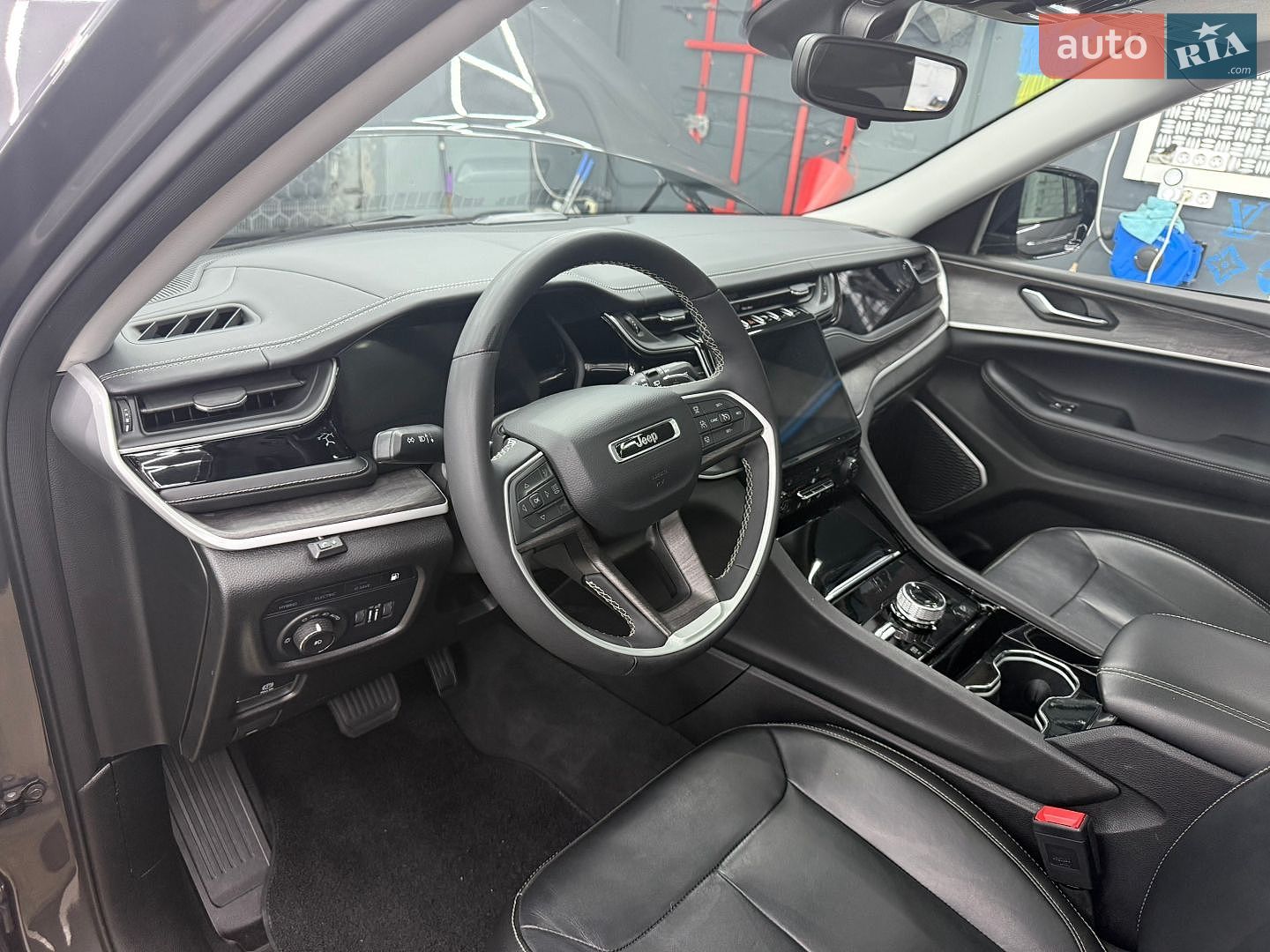 Jeep Grand Cherokee 2022 VIN 1C4RJYB66N8717127 фото оголошення 4 з 10