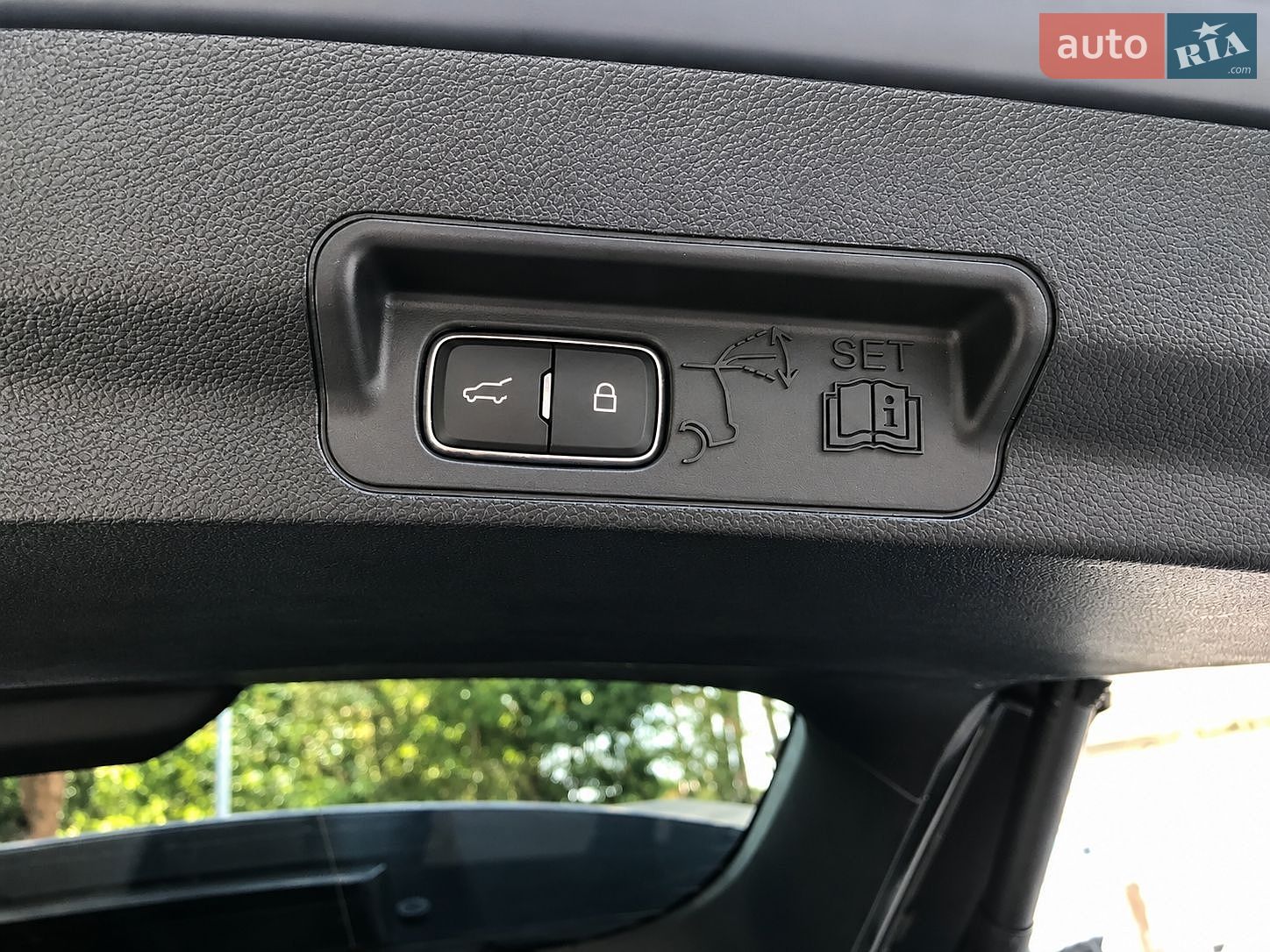 Ford Explorer 2019 VIN 1FMSK8BH0LGA95655 фото оголошення 2 з 23