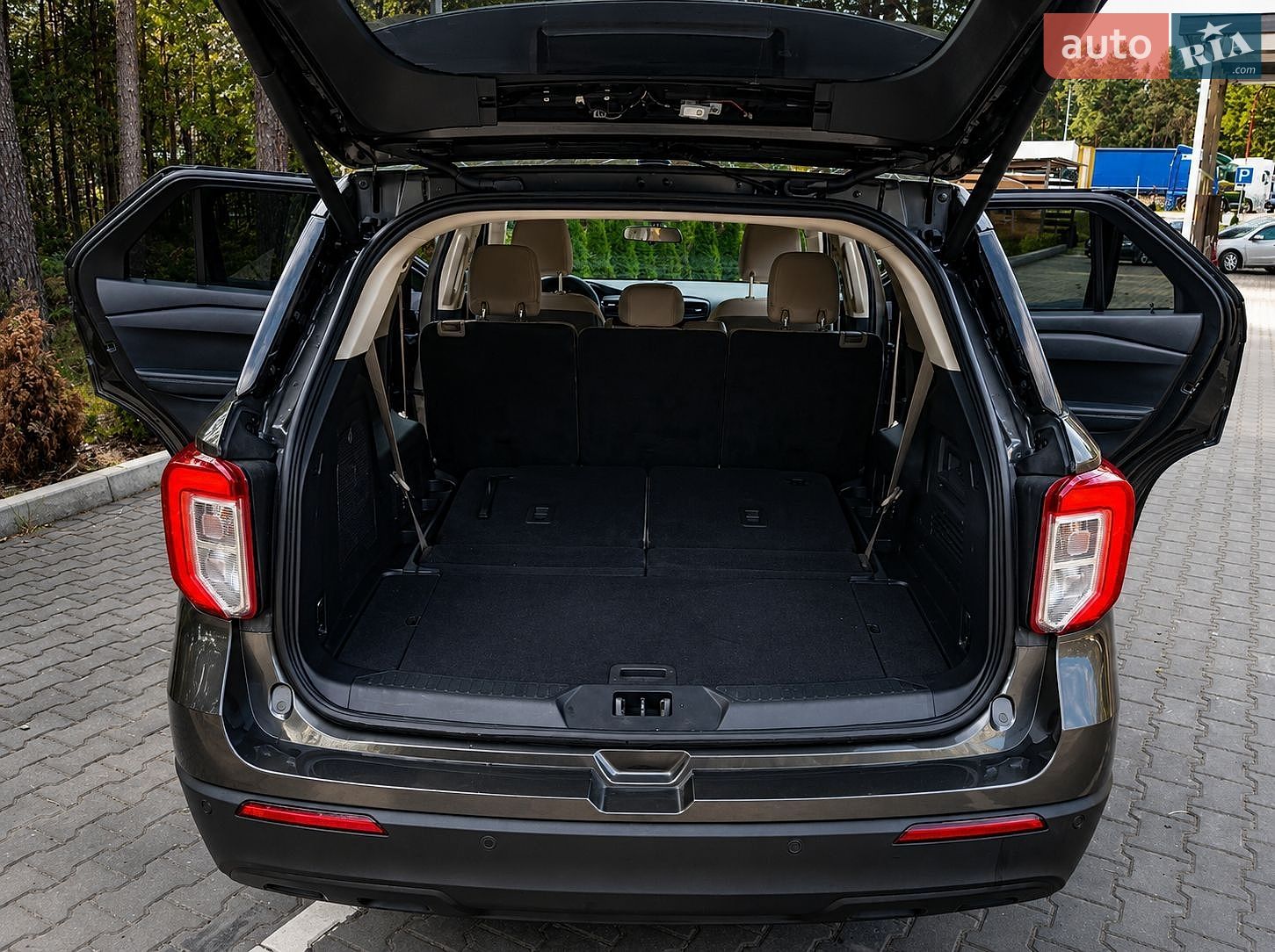 Ford Explorer 2019 VIN 1FMSK8BH0LGA95655 фото оголошення 6 з 23