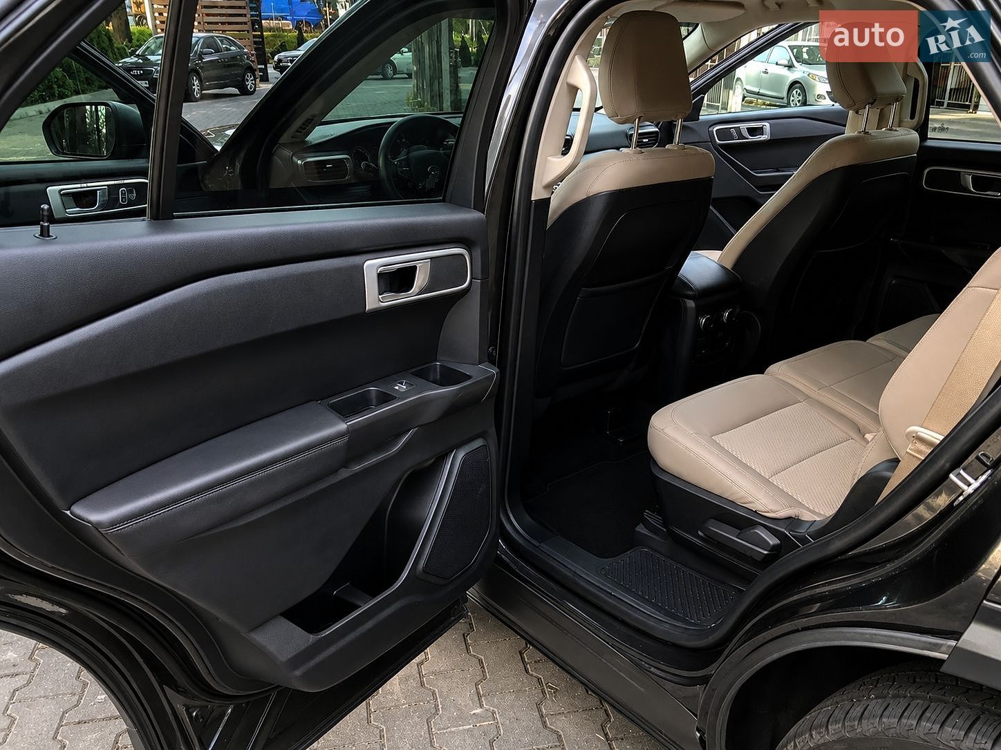 Ford Explorer 2019 VIN 1FMSK8BH0LGA95655 фото оголошення 11 з 23