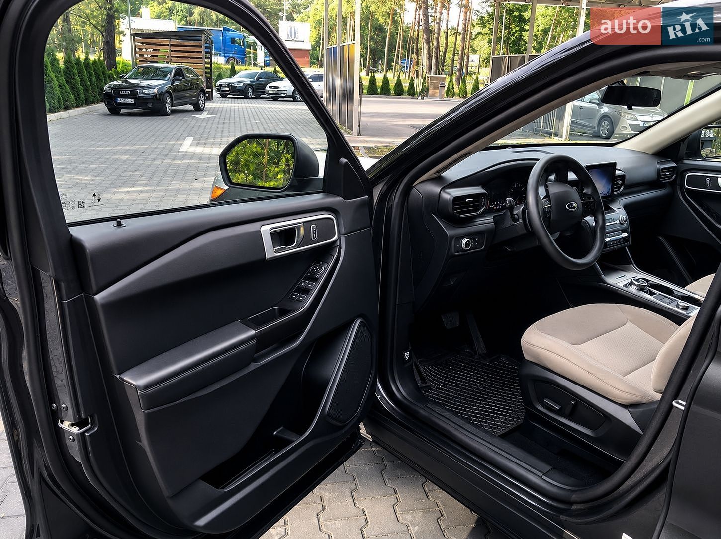 Ford Explorer 2019 VIN 1FMSK8BH0LGA95655 фото оголошення 14 з 23