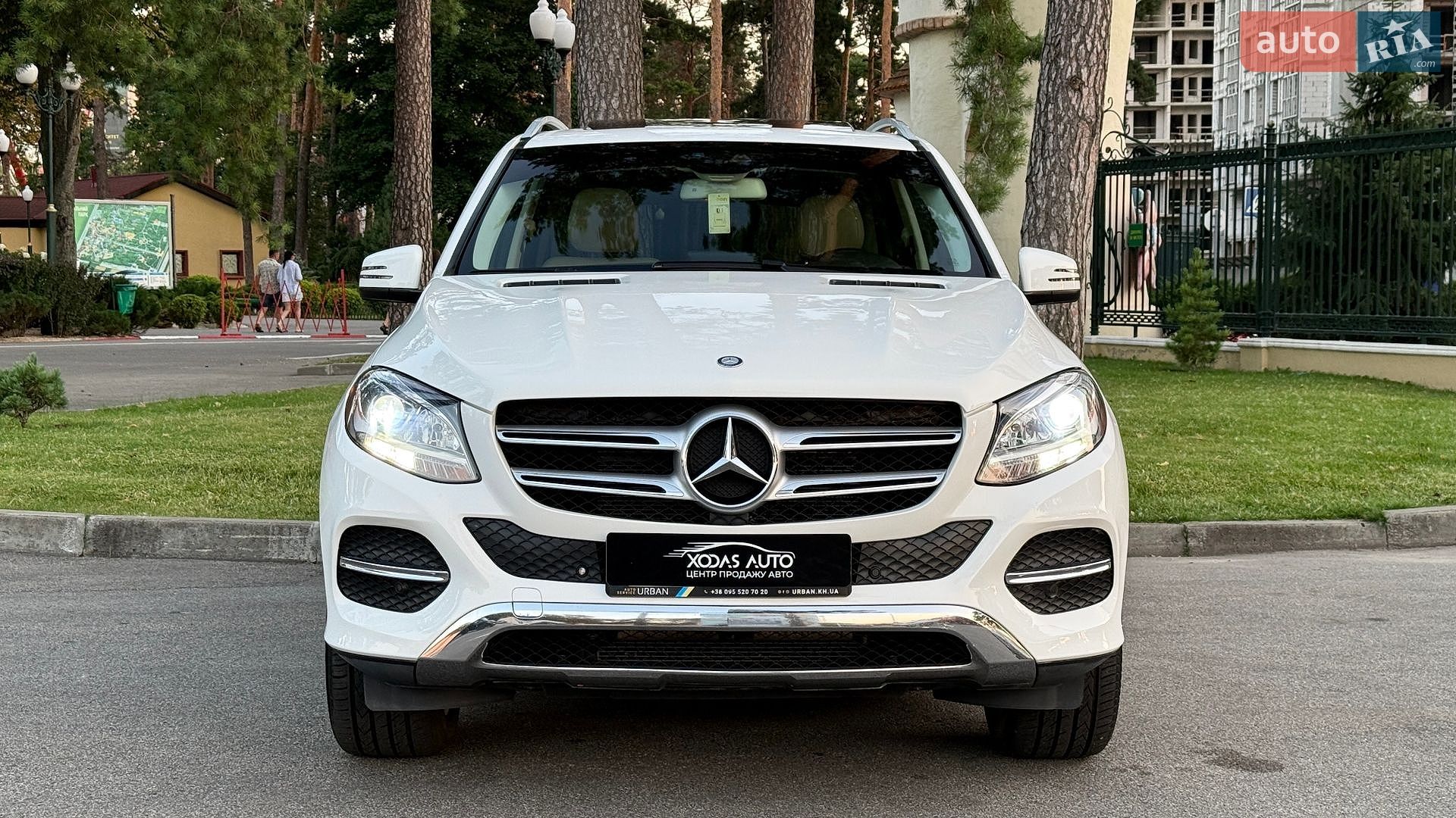 Mercedes-Benz GLE-Class 2016 VIN 4JGDA5HB1GA802624 фото оголошення 4 з 40