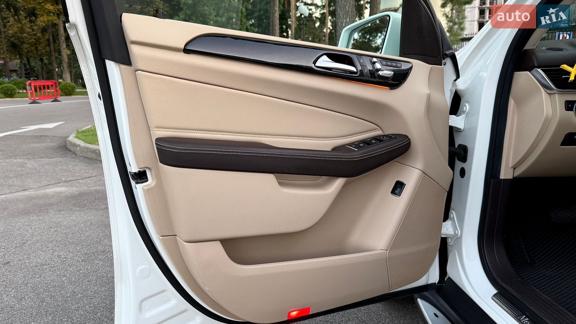 Mercedes-Benz GLE-Class 2016 VIN 4JGDA5HB1GA802624 фото оголошення 14 з 40