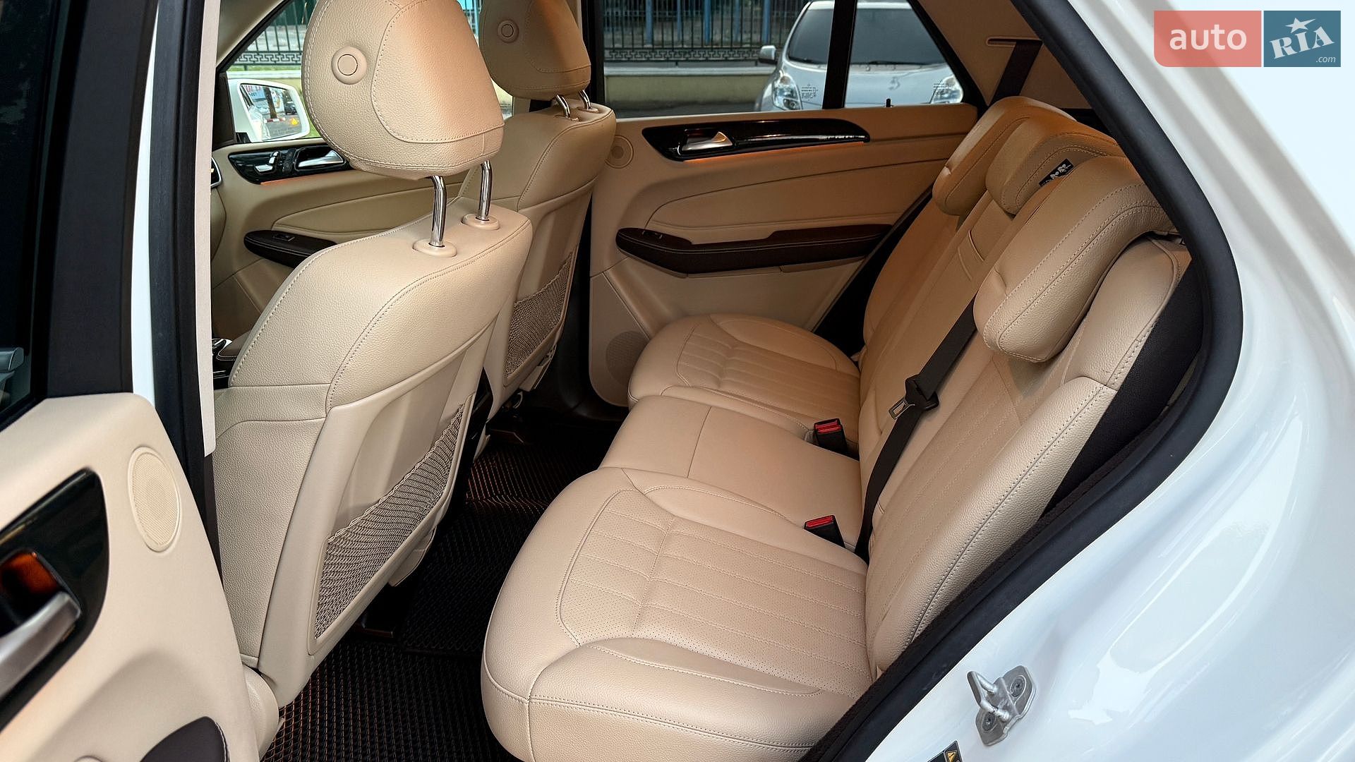 Mercedes-Benz GLE-Class 2016 VIN 4JGDA5HB1GA802624 фото оголошення 19 з 40