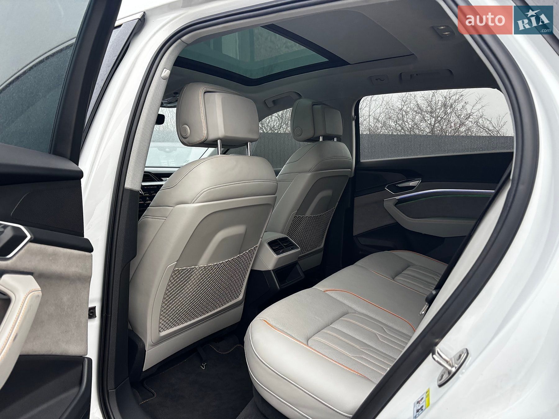 Audi e-tron 2021 VIN WAUZZZGE0NB016405 фото оголошення 15 з 39