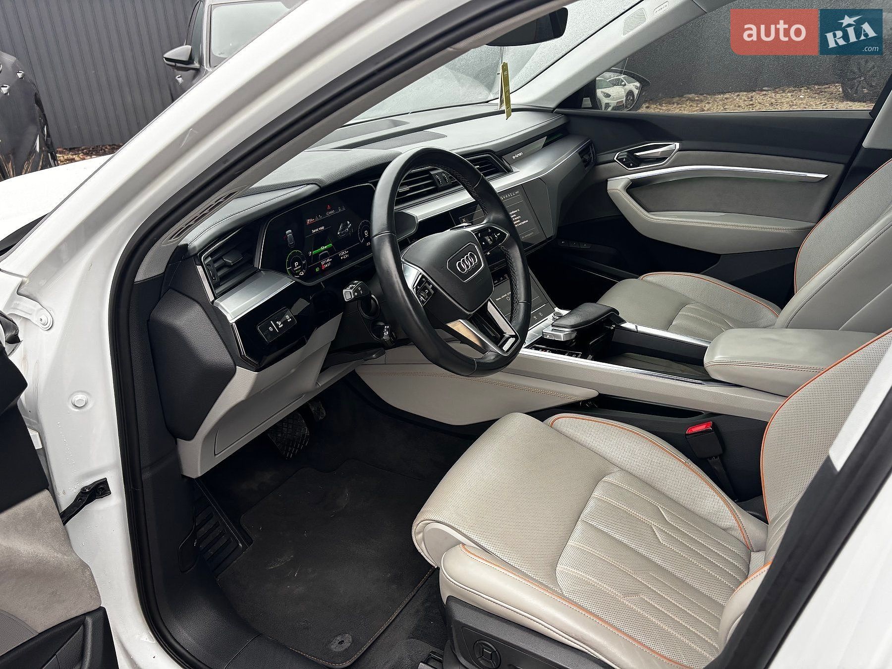 Audi e-tron 2021 VIN WAUZZZGE0NB016405 фото оголошення 17 з 39