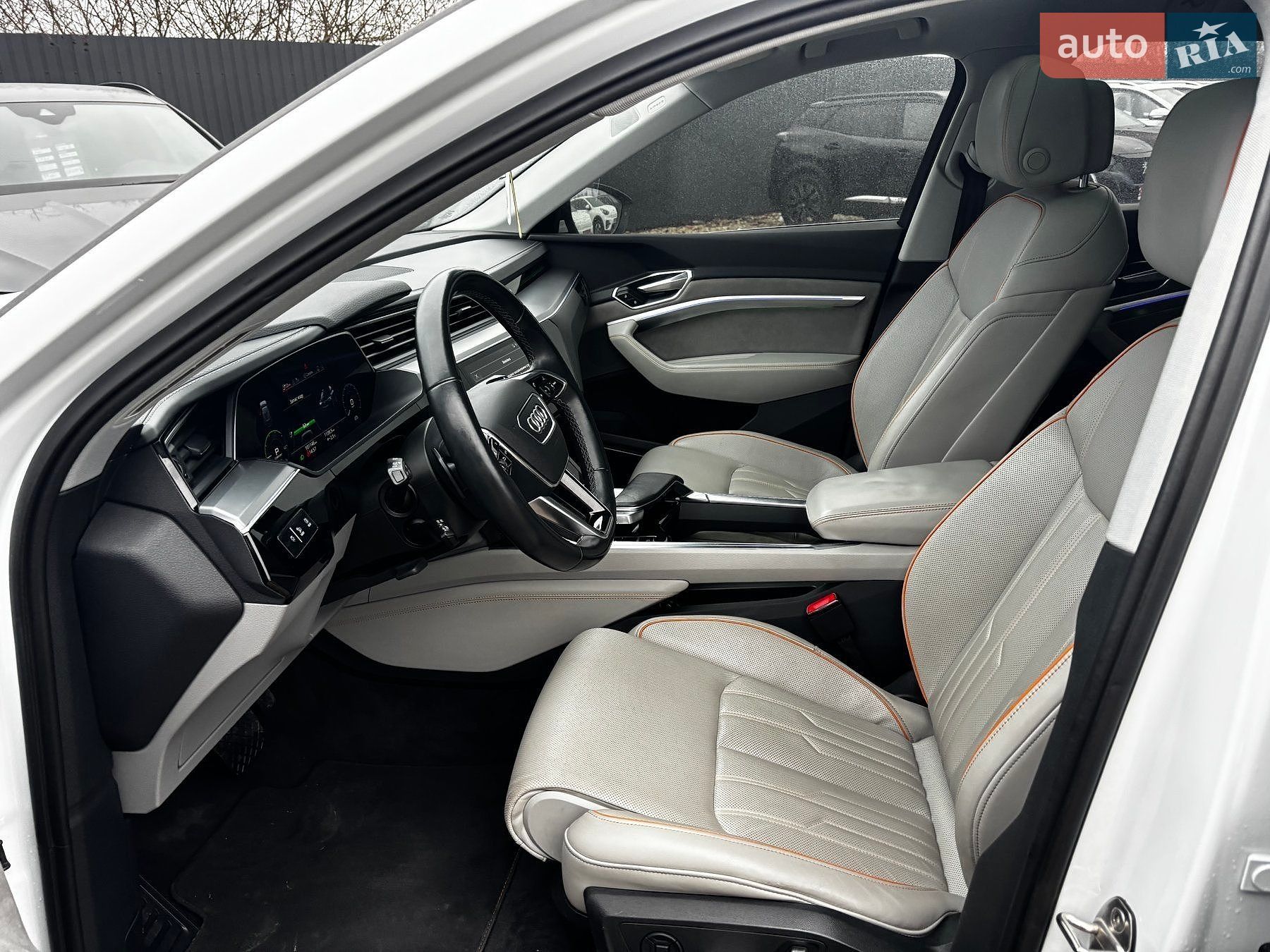 Audi e-tron 2021 VIN WAUZZZGE0NB016405 фото оголошення 9 з 39