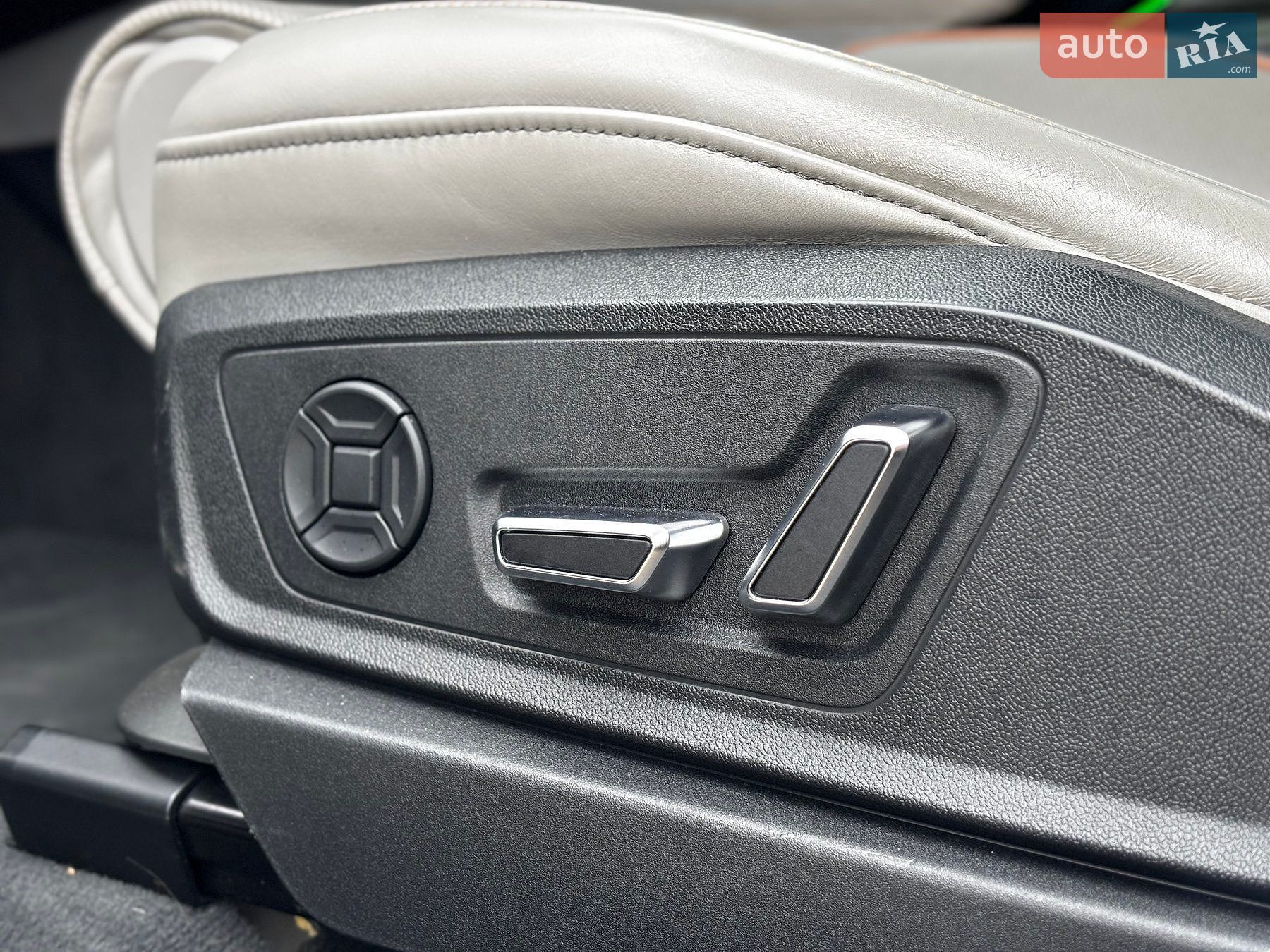 Audi e-tron 2021 VIN WAUZZZGE0NB016405 фото оголошення 13 з 39