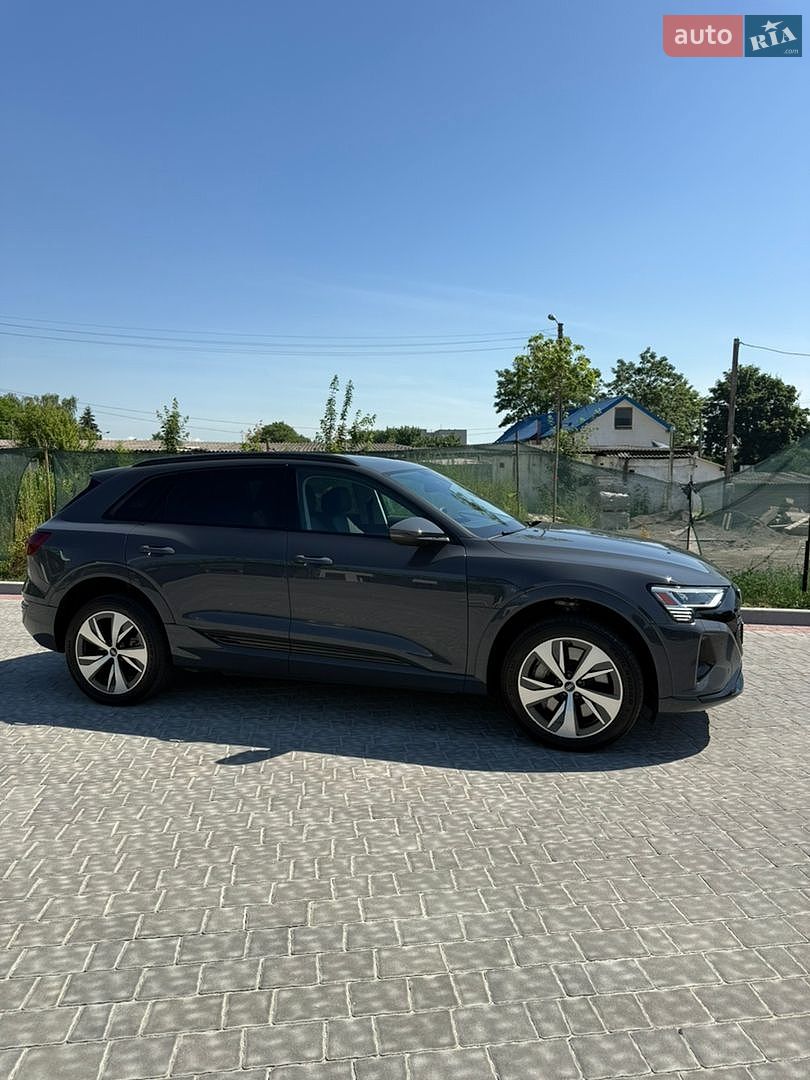 Audi Q8 e-tron 2023 VIN WA14AAGE4RB035237 фото оголошення 13 з 43