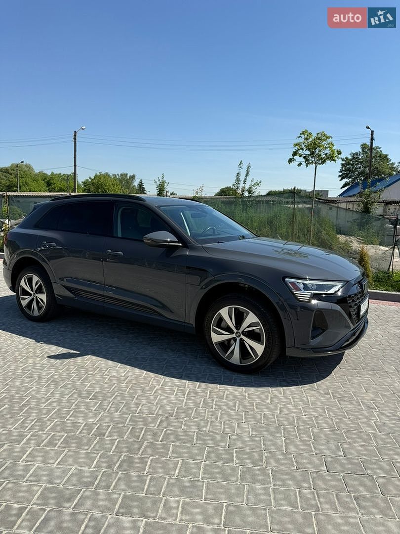 Audi Q8 e-tron 2023 VIN WA14AAGE4RB035237 фото оголошення 12 з 43