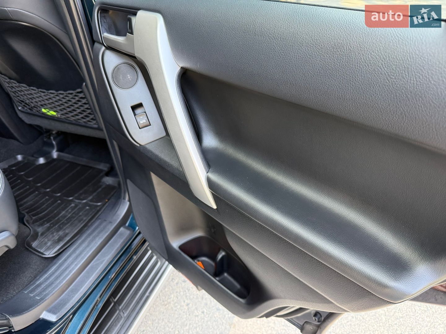 Toyota Land Cruiser Prado 2020 VIN JTEBR3FJ10K171419 фото оголошення 9 з 24