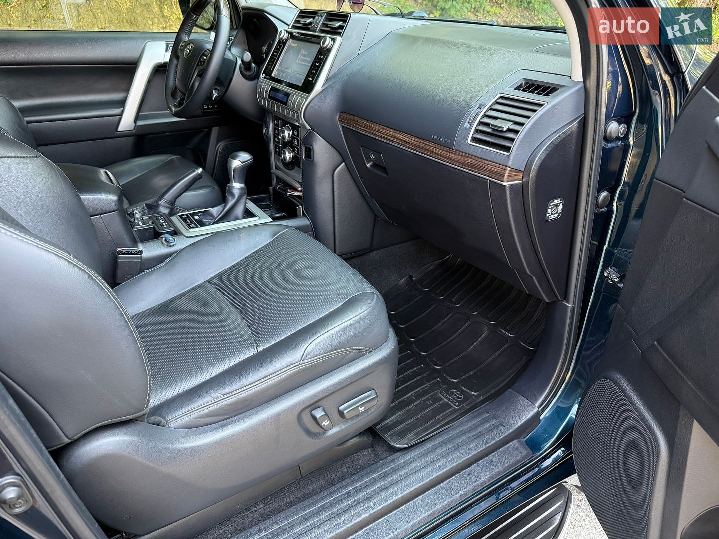 Toyota Land Cruiser Prado 2020 VIN JTEBR3FJ10K171419 фото оголошення 18 з 24