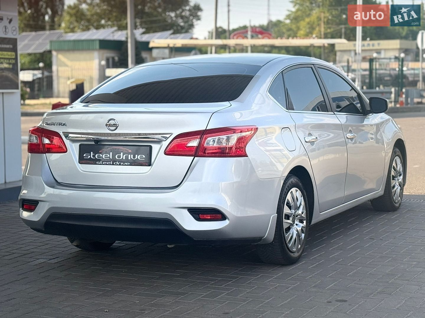 Nissan Sentra 2017 VIN 3N1AB7AP9HY338231 фото оголошення 4 з 12