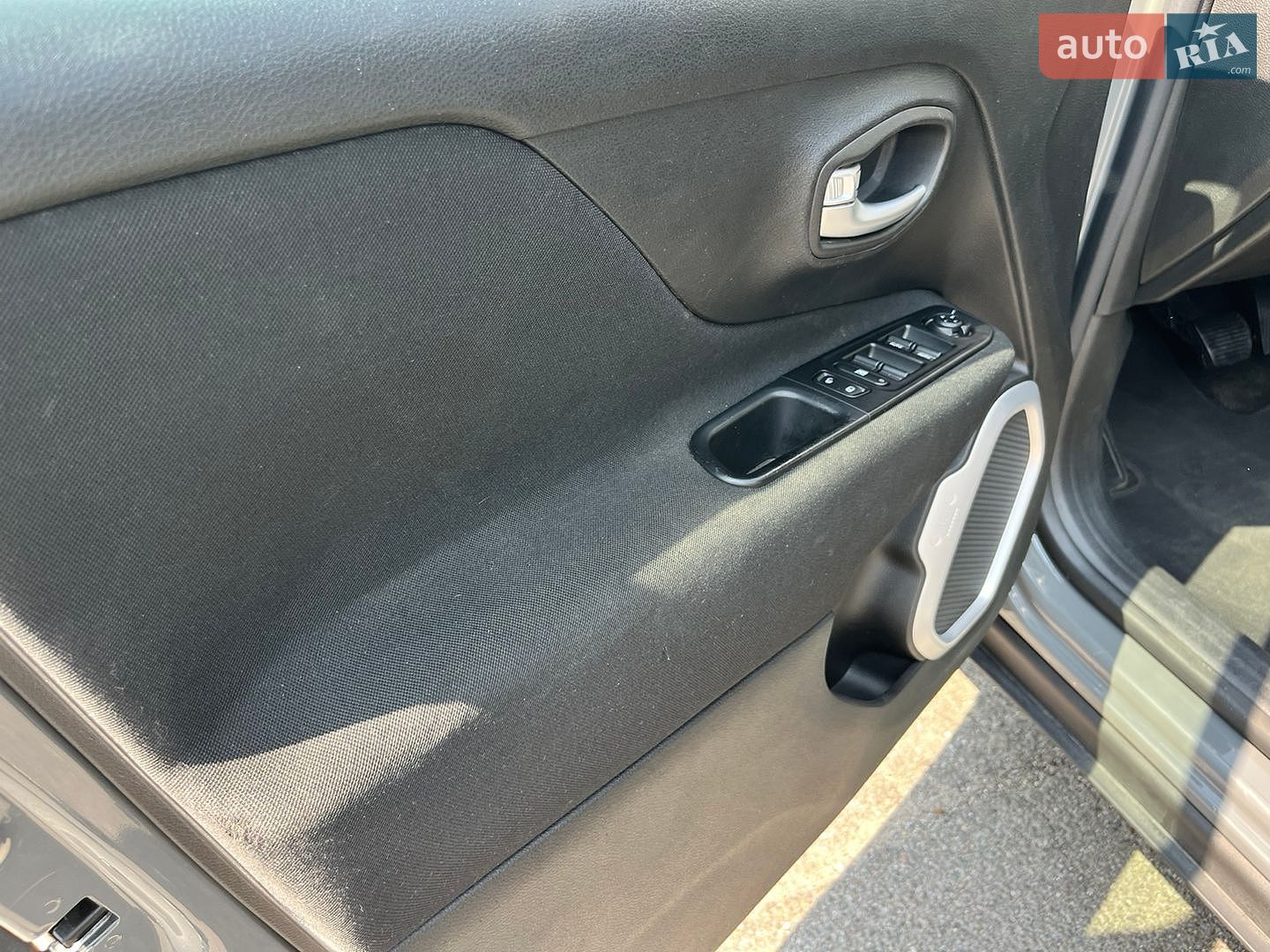 Jeep Renegade 2019 VIN ZACNJABB2LPL33819 фото оголошення 37 з 51