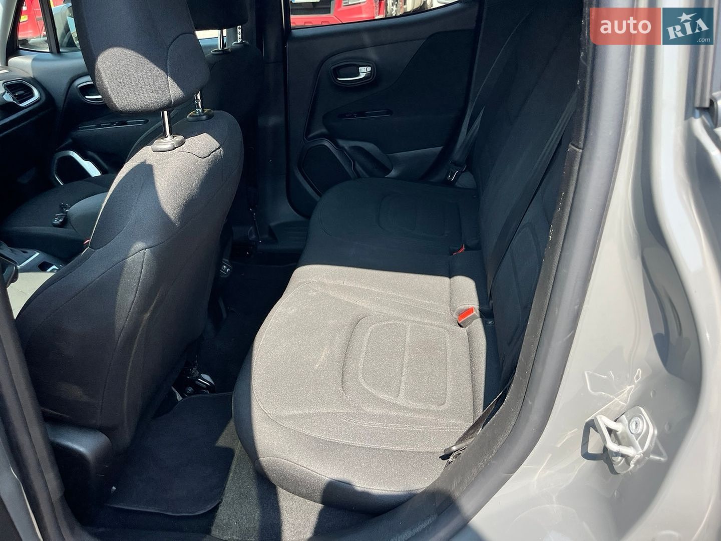 Jeep Renegade 2019 VIN ZACNJABB2LPL33819 фото оголошення 39 з 51