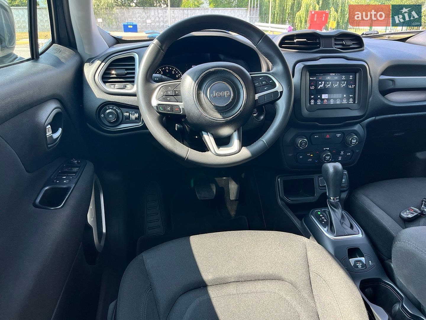 Jeep Renegade 2019 VIN ZACNJABB2LPL33819 фото оголошення 40 з 51