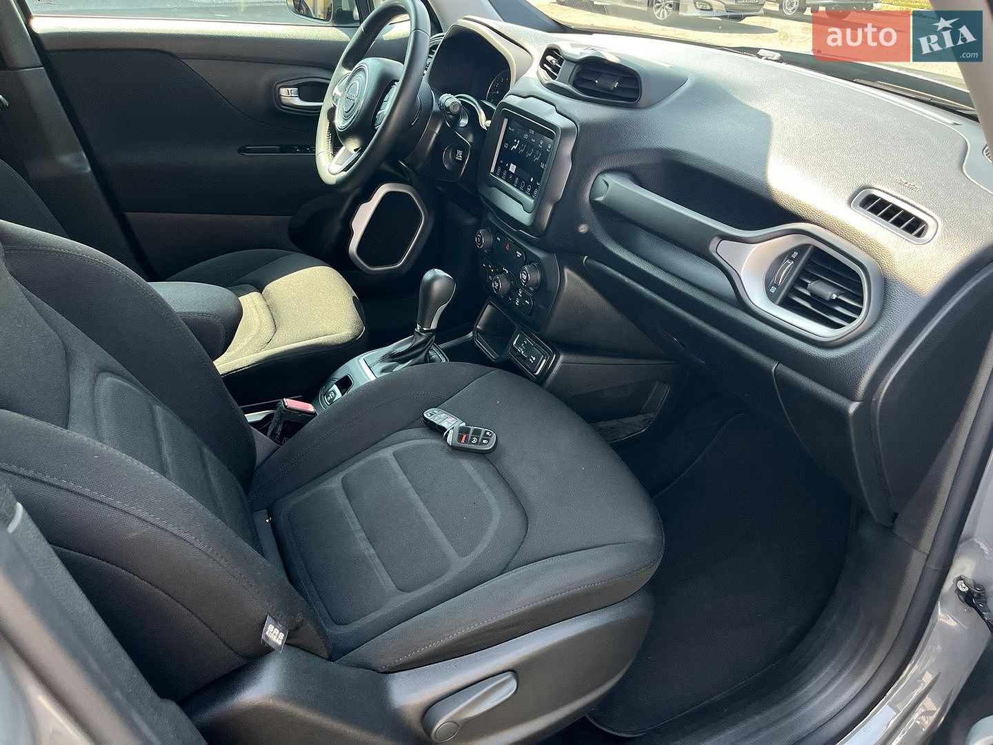 Jeep Renegade 2019 VIN ZACNJABB2LPL33819 фото оголошення 41 з 51