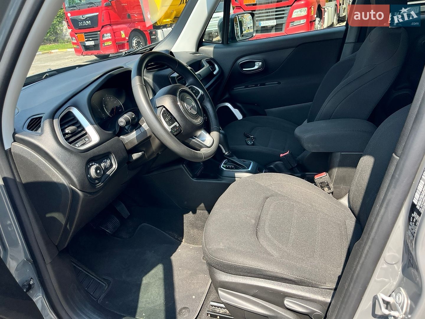 Jeep Renegade 2019 VIN ZACNJABB2LPL33819 фото оголошення 36 з 51