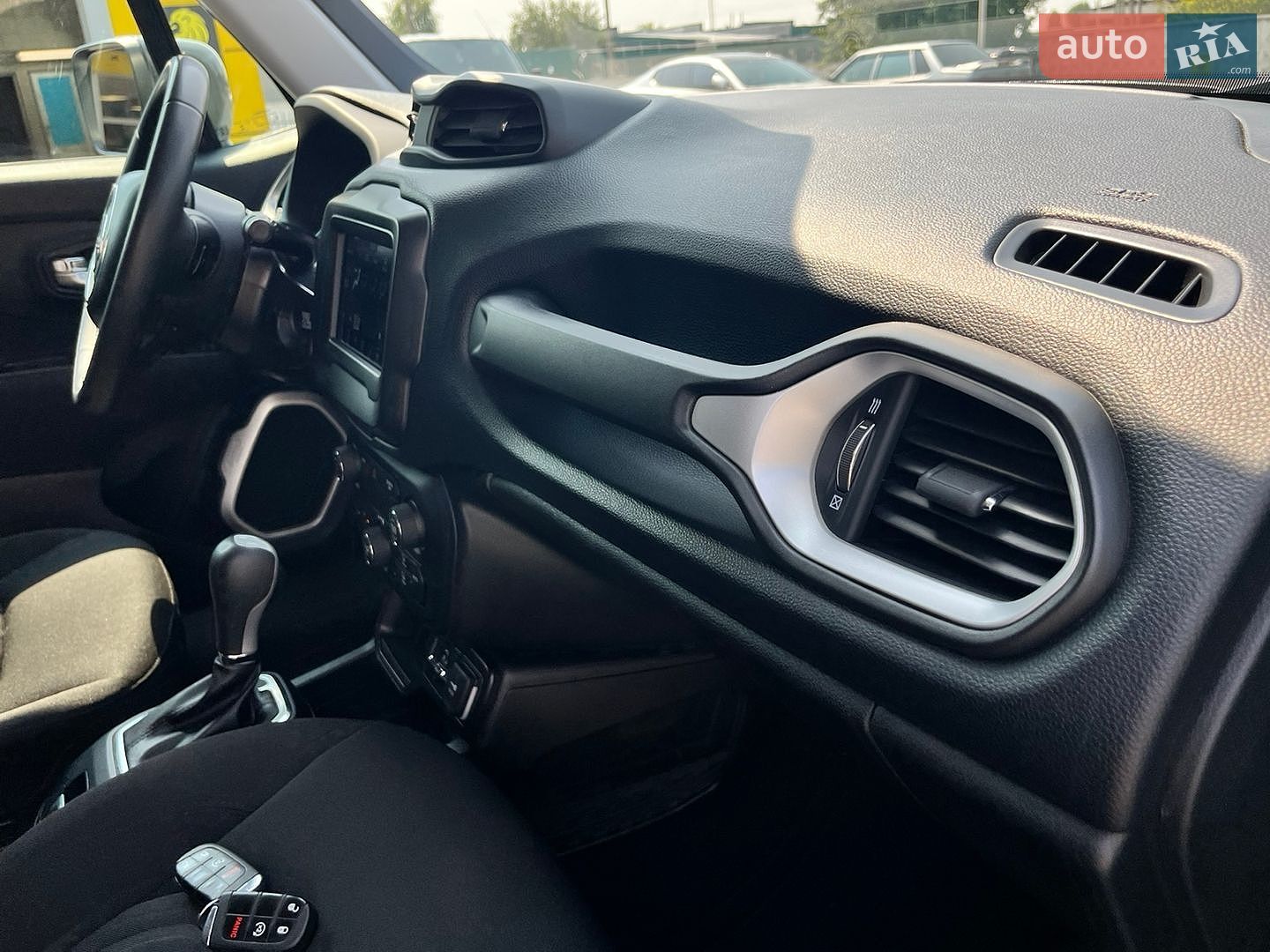 Jeep Renegade 2019 VIN ZACNJABB2LPL33819 фото оголошення 46 з 51