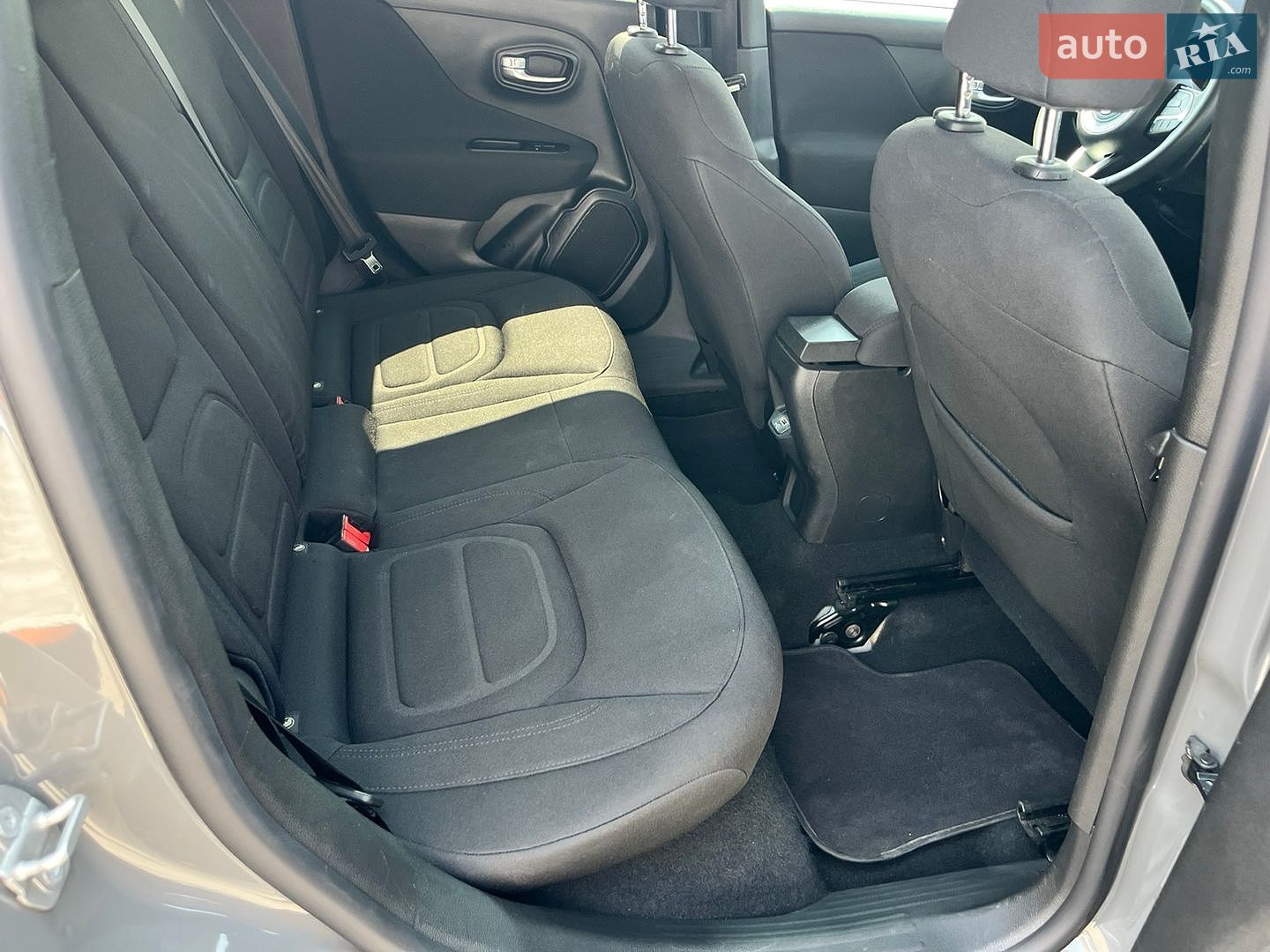 Jeep Renegade 2019 VIN ZACNJABB2LPL33819 фото оголошення 47 з 51