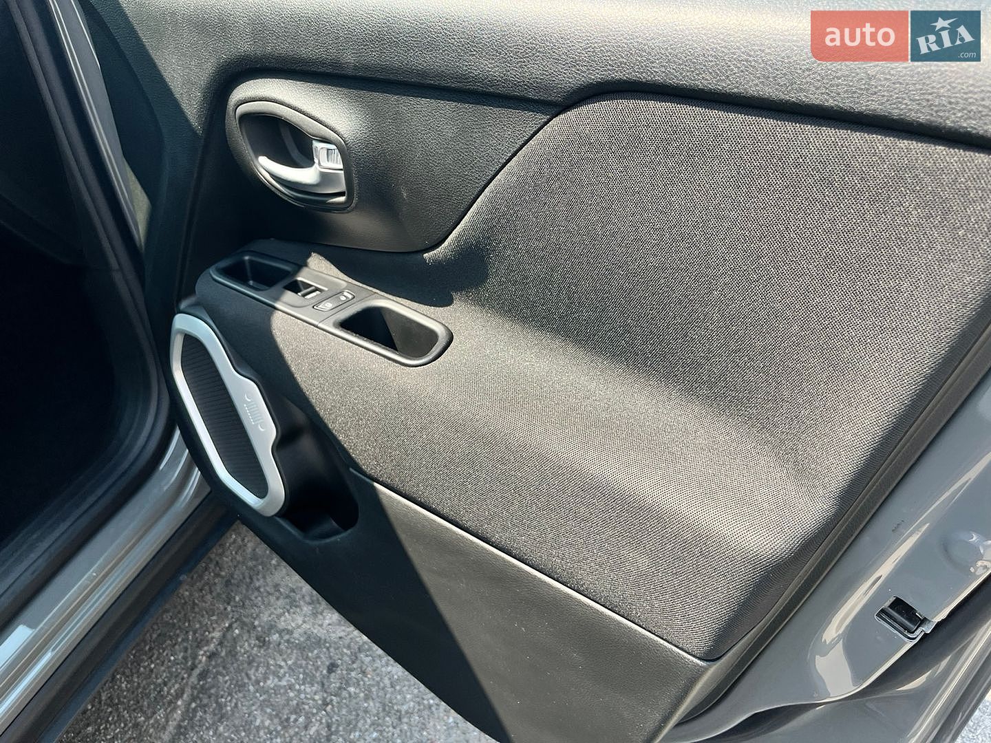 Jeep Renegade 2019 VIN ZACNJABB2LPL33819 фото оголошення 44 з 51
