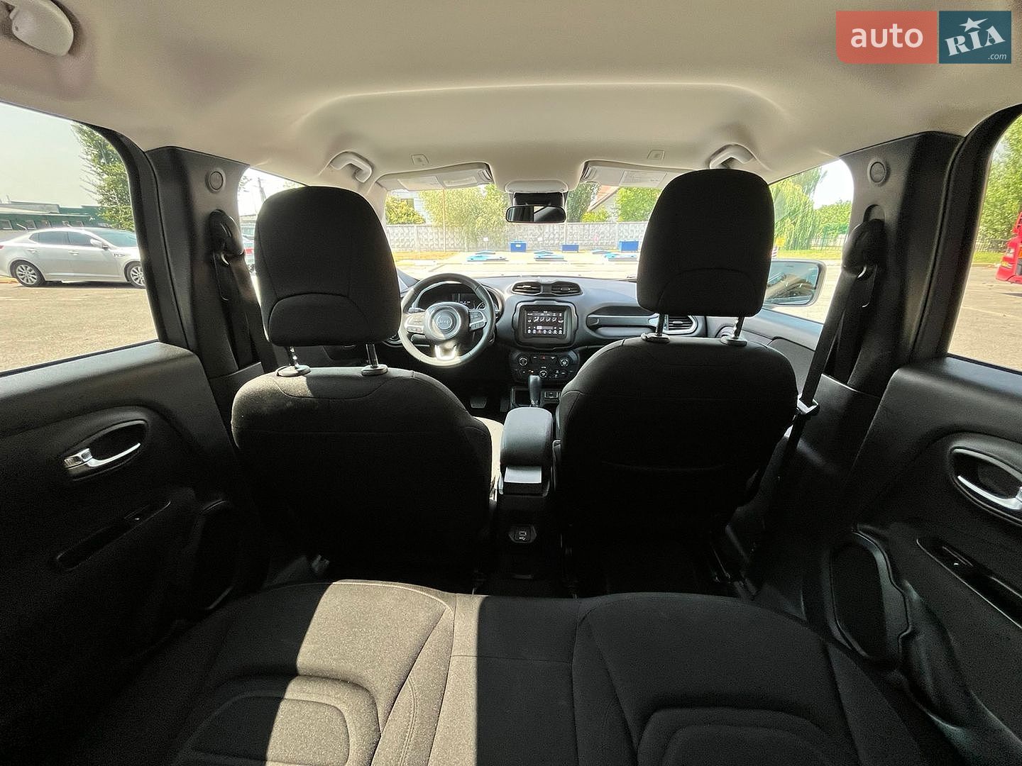 Jeep Renegade 2019 VIN ZACNJABB2LPL33819 фото оголошення 48 з 51