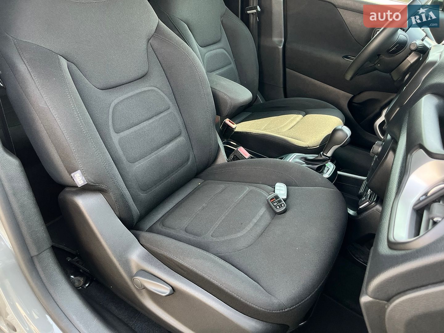 Jeep Renegade 2019 VIN ZACNJABB2LPL33819 фото оголошення 45 з 51