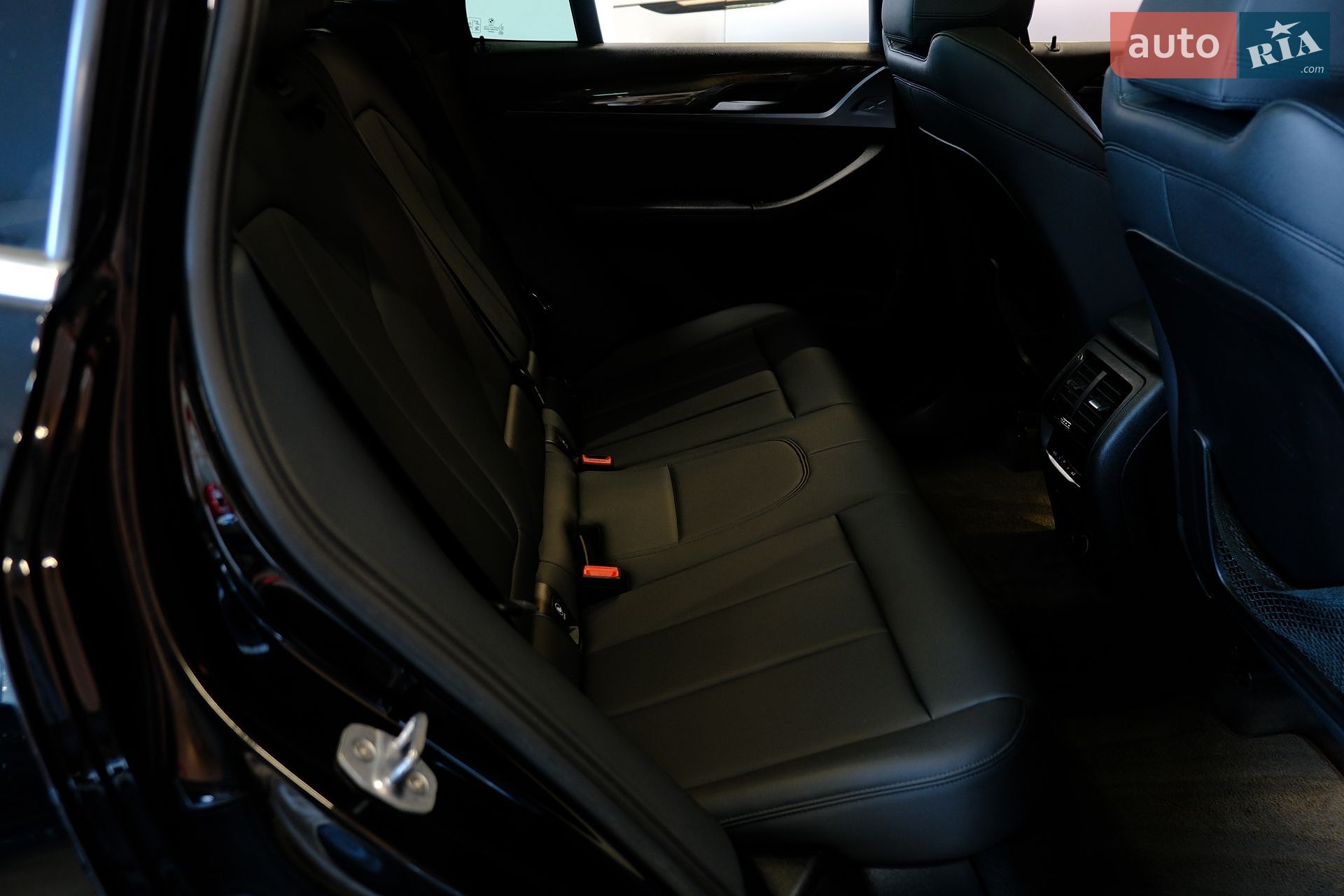 BMW X3 2019 VIN 5UXTR7C58KLR44549 фото оголошення 31 з 39