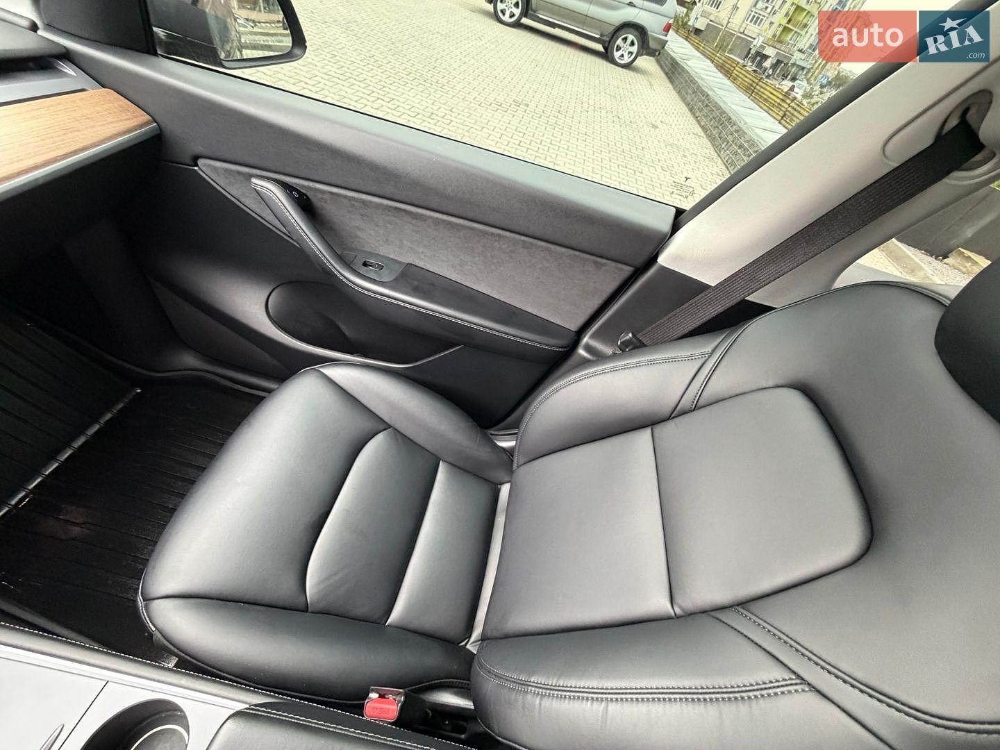 Tesla Model Y 2021 VIN 5YJYGAEE0MF190687 фото оголошення 16 з 24